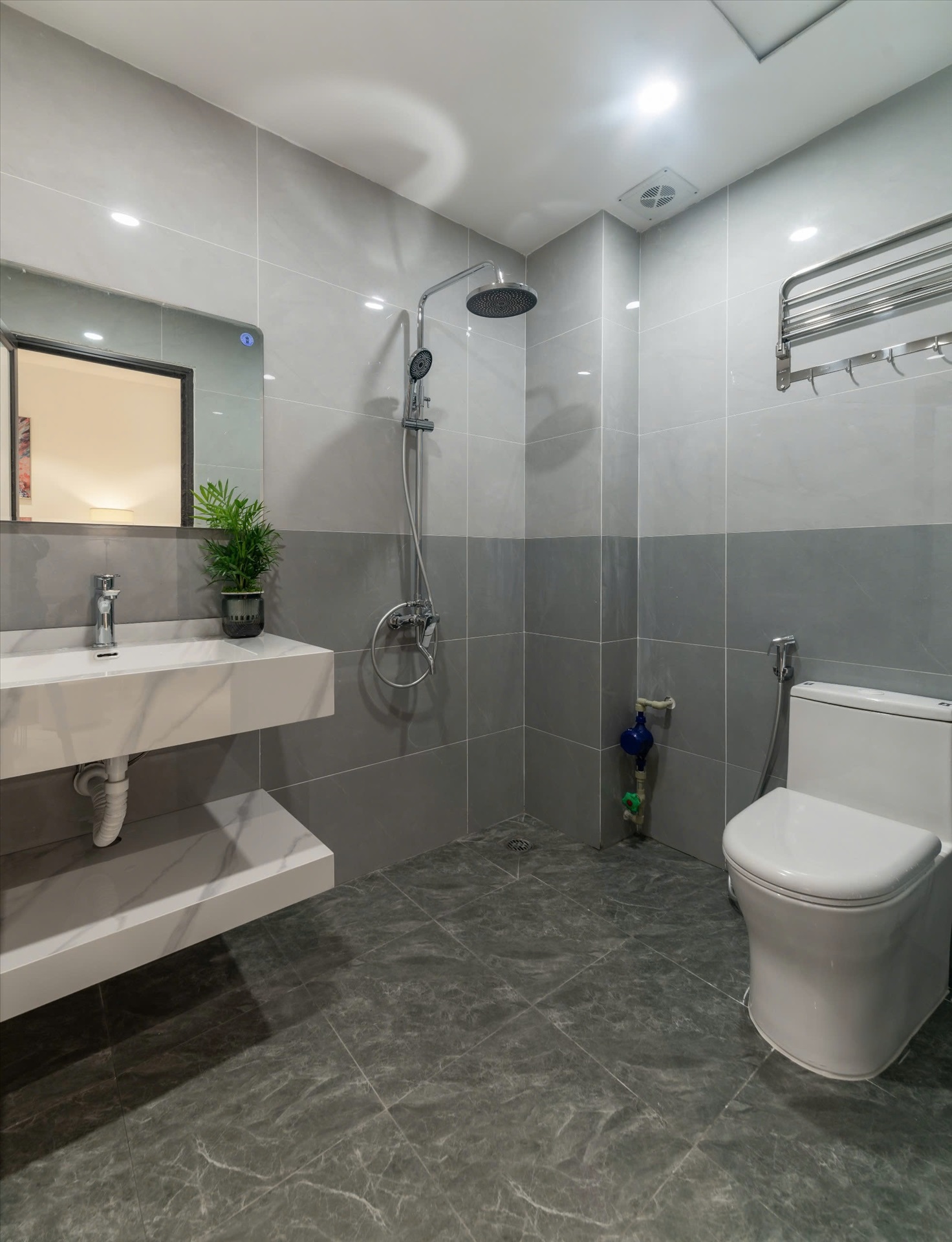 Phòng trọ 1 Phòng ngủ 35m2 tại AQ Condo Đội Cấn - Ba Đình - Phòng tắm