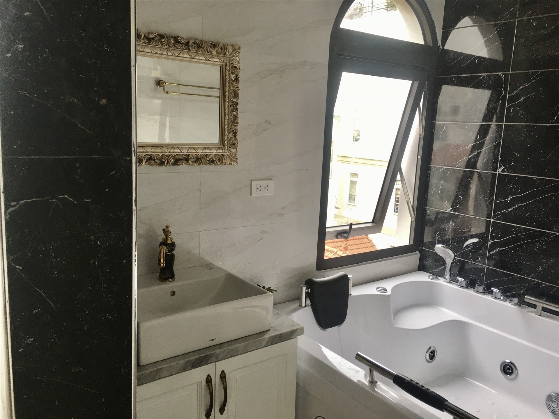 Phòng trọ Studio 35m2 tại THT Land Đội Cấn - Ba Đình - Phòng tắm