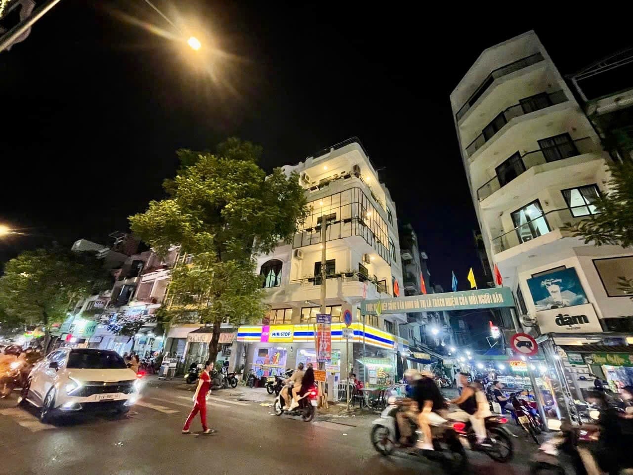 Phòng trọ TV House Nguyễn Thiện Thuật - Quận 3 - Toàn cảnh tòa nhà (*)