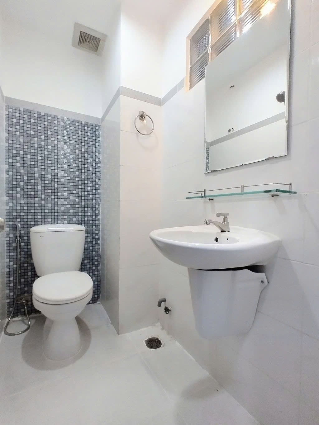 Phòng trọ Studio 18m2 tại PTC House 5 Hồ Văn Huê - Phú Nhuận  - Phòng tắm