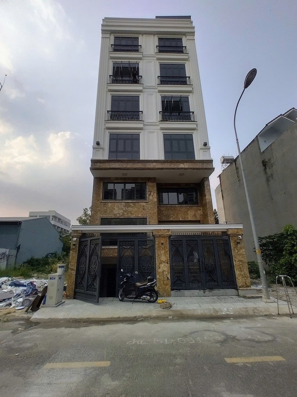 Phòng trọ PTC House 5 Đường số 56 - Thủ Đức  - Toàn cảnh tòa nhà (*)