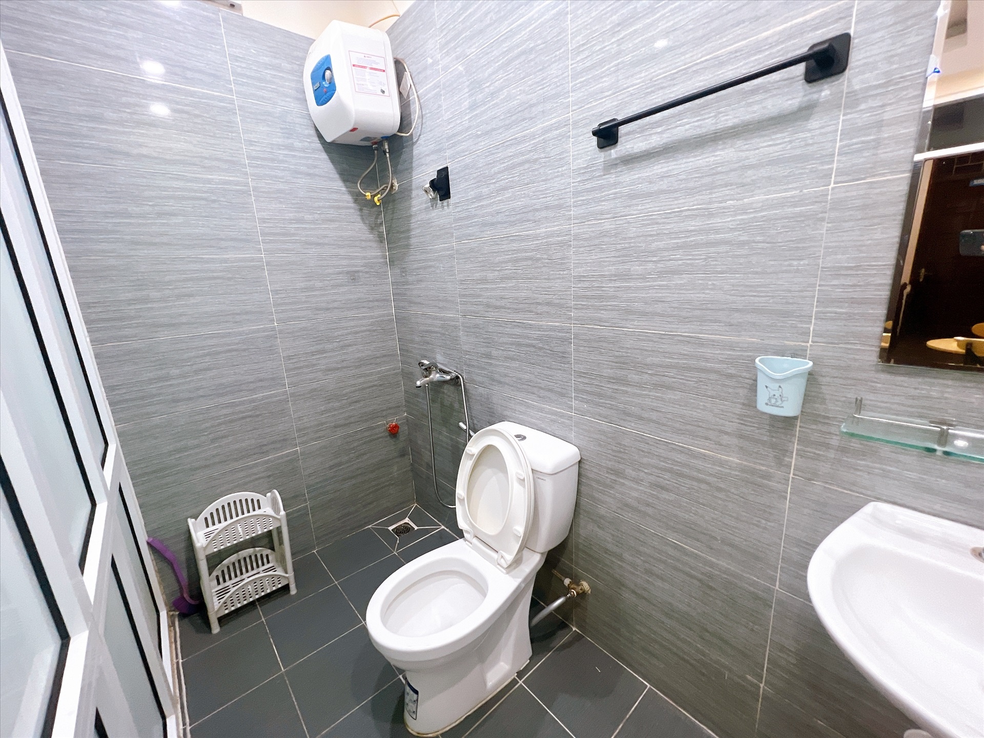 Phòng trọ Studio 30m2 tại THT Land An Dương - Tây Hồ - Phòng tắm