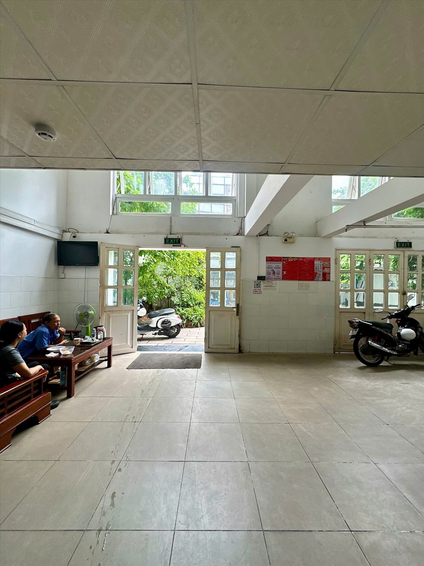 Phòng trọ AM House Nguyễn Gia Trí - Bình Thạnh - Khu để xe (*)