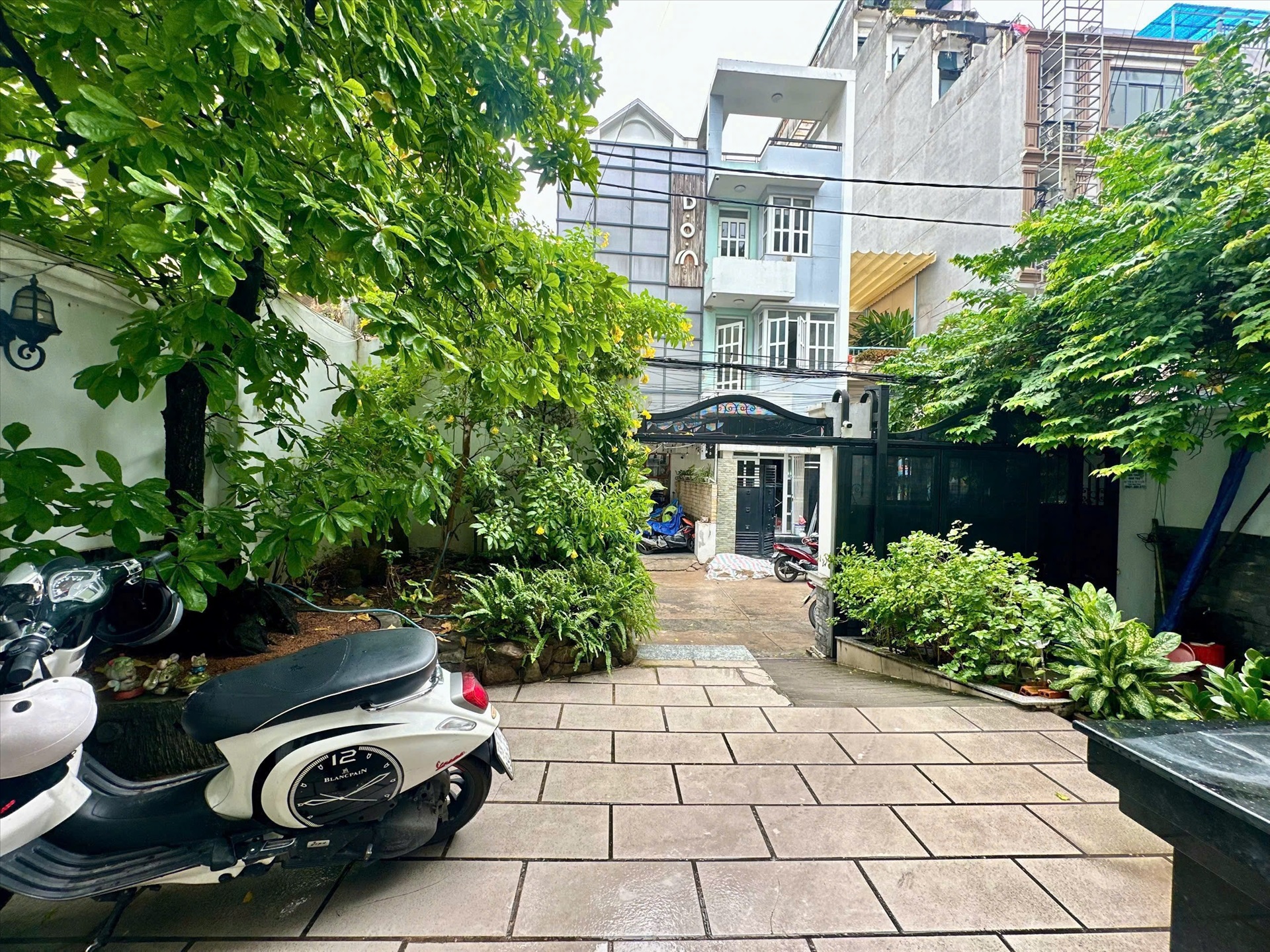 Phòng trọ AM House Nguyễn Gia Trí - Bình Thạnh - Toàn cảnh tòa nhà (*)