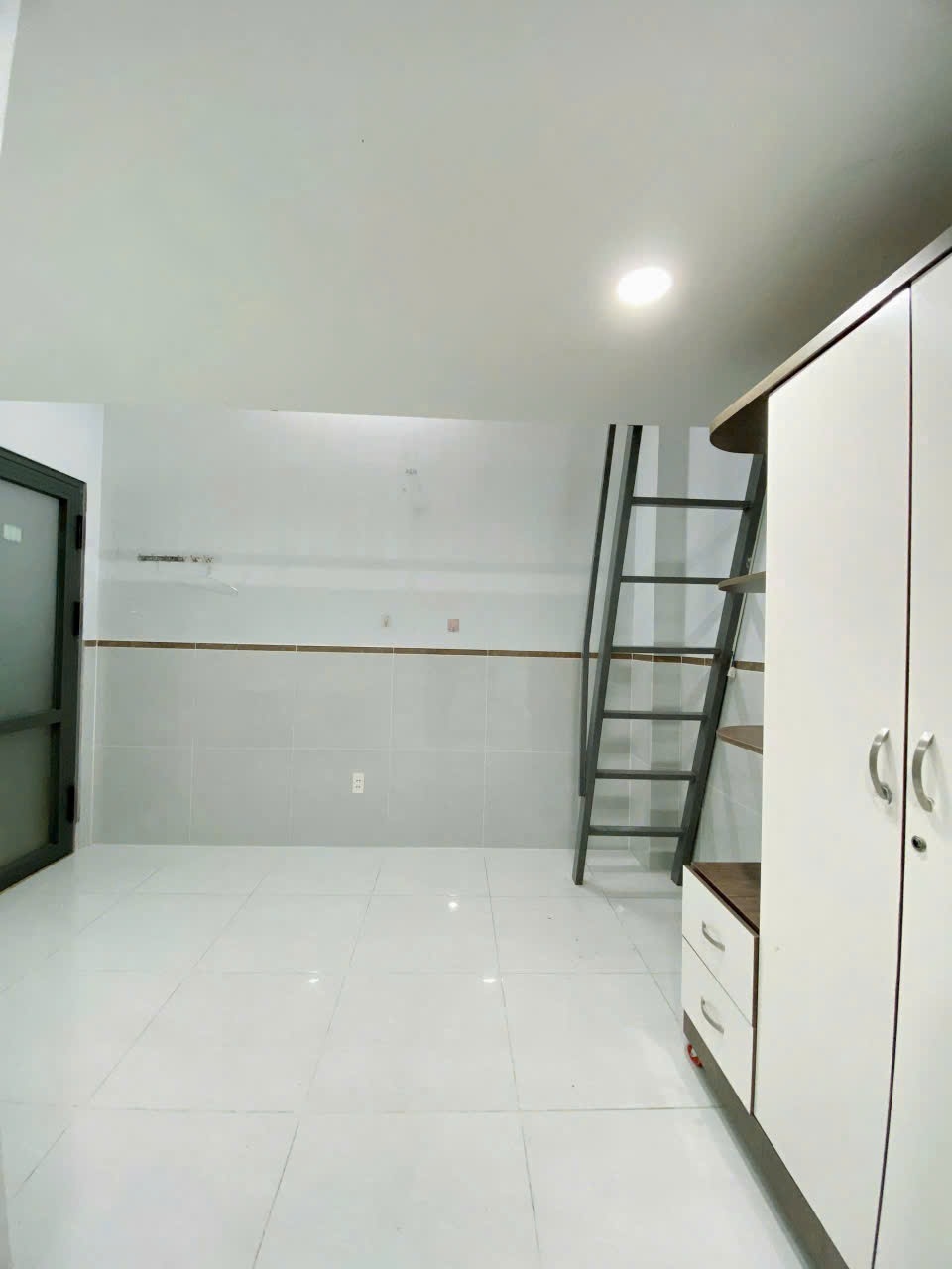 Phòng trọ Duplex 25m2 tại JinJoo Home Đinh Bộ Lĩnh - Bình Thạnh - Phòng khách