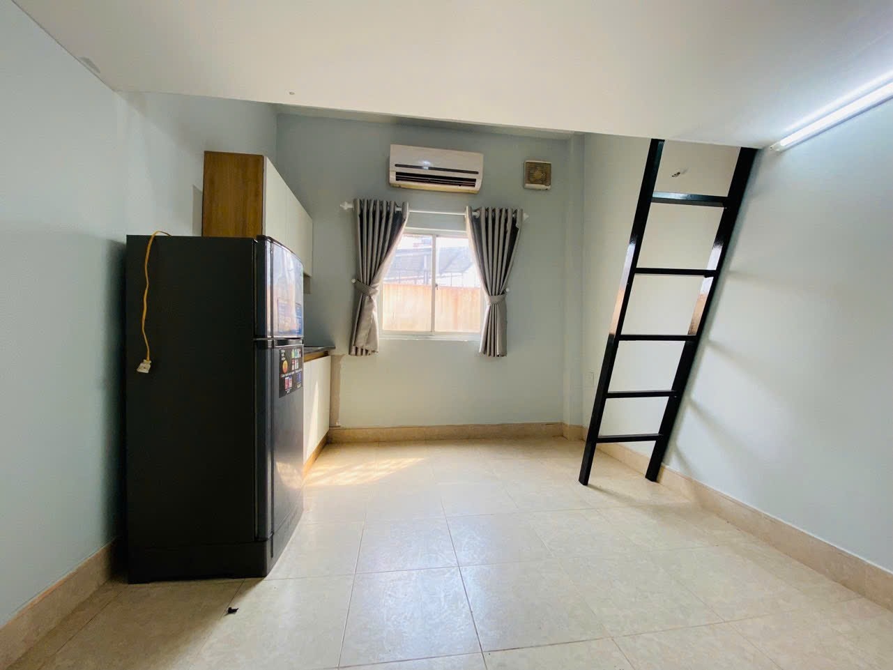 Phòng trọ Duplex 25m2 tại AC Home Cách Mạng Tháng 8 - Quận 3 - Phòng khách