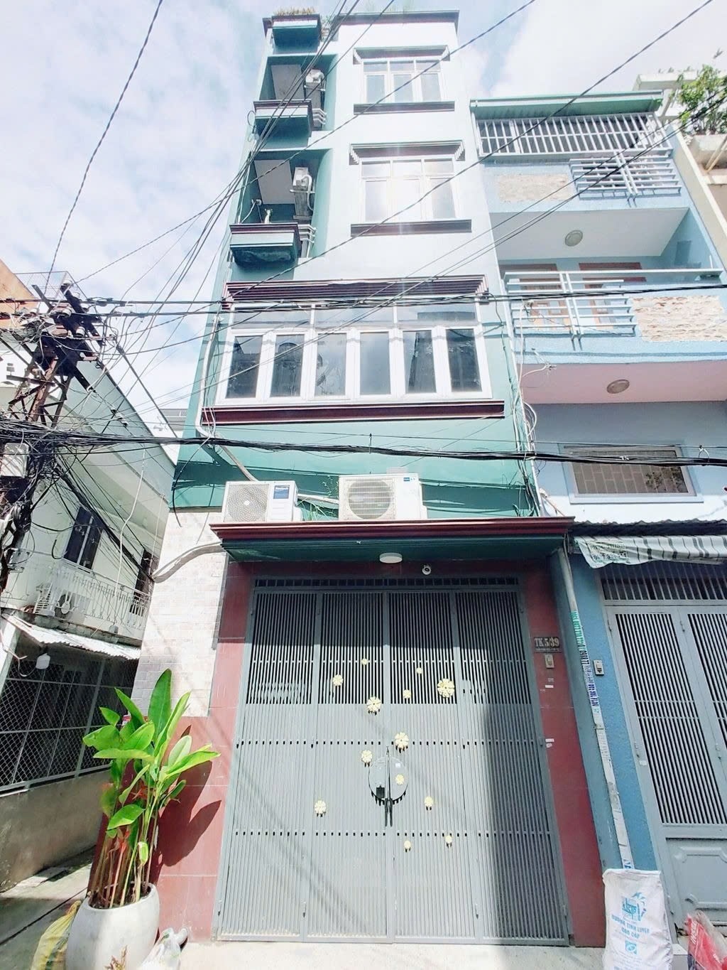 Phòng trọ PTC House 9 Trần Hưng Đạo  - Quận 1  - Toàn cảnh tòa nhà (*)