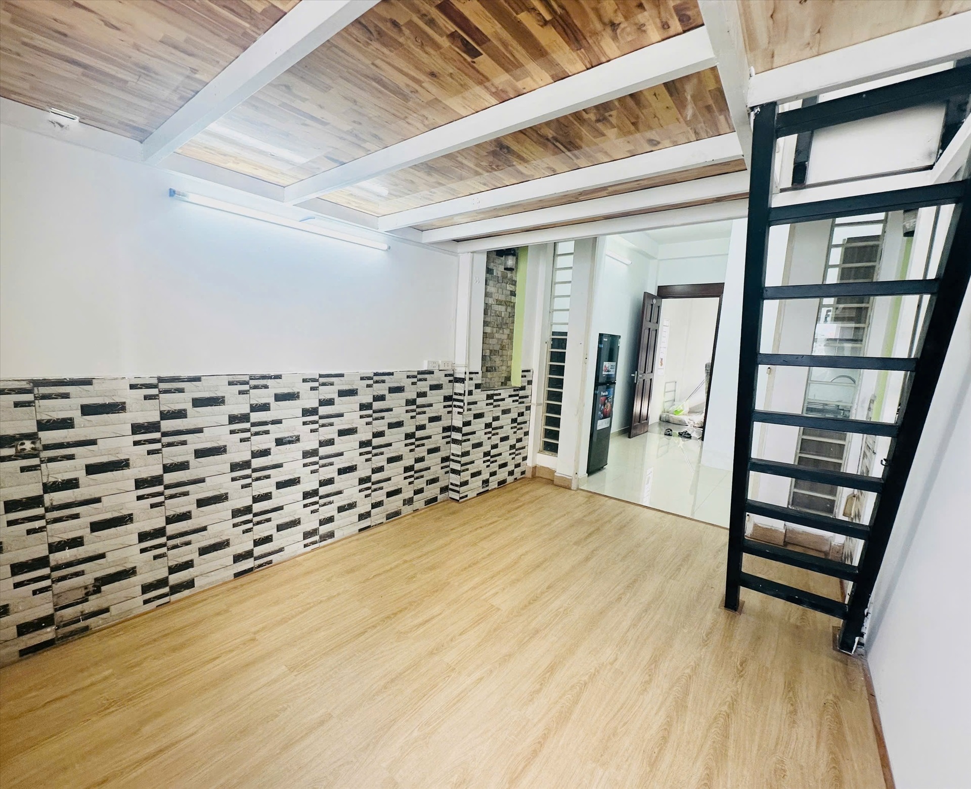 Phòng trọ Duplex 25m2 tại Jinjoo Home 1 Nguyễn Thiện Thuật - Quận 3 - Phòng khách