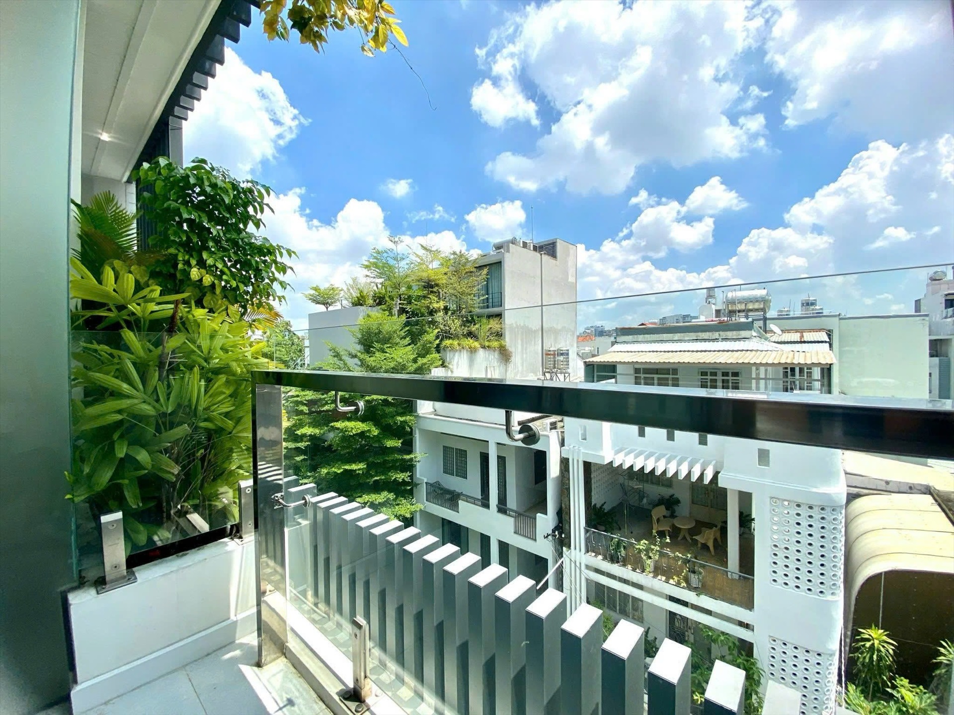 Phòng trọ Studio 25m2 tại Jinjoo Home Lê Văn Sỹ - Quận 3 - Ban công