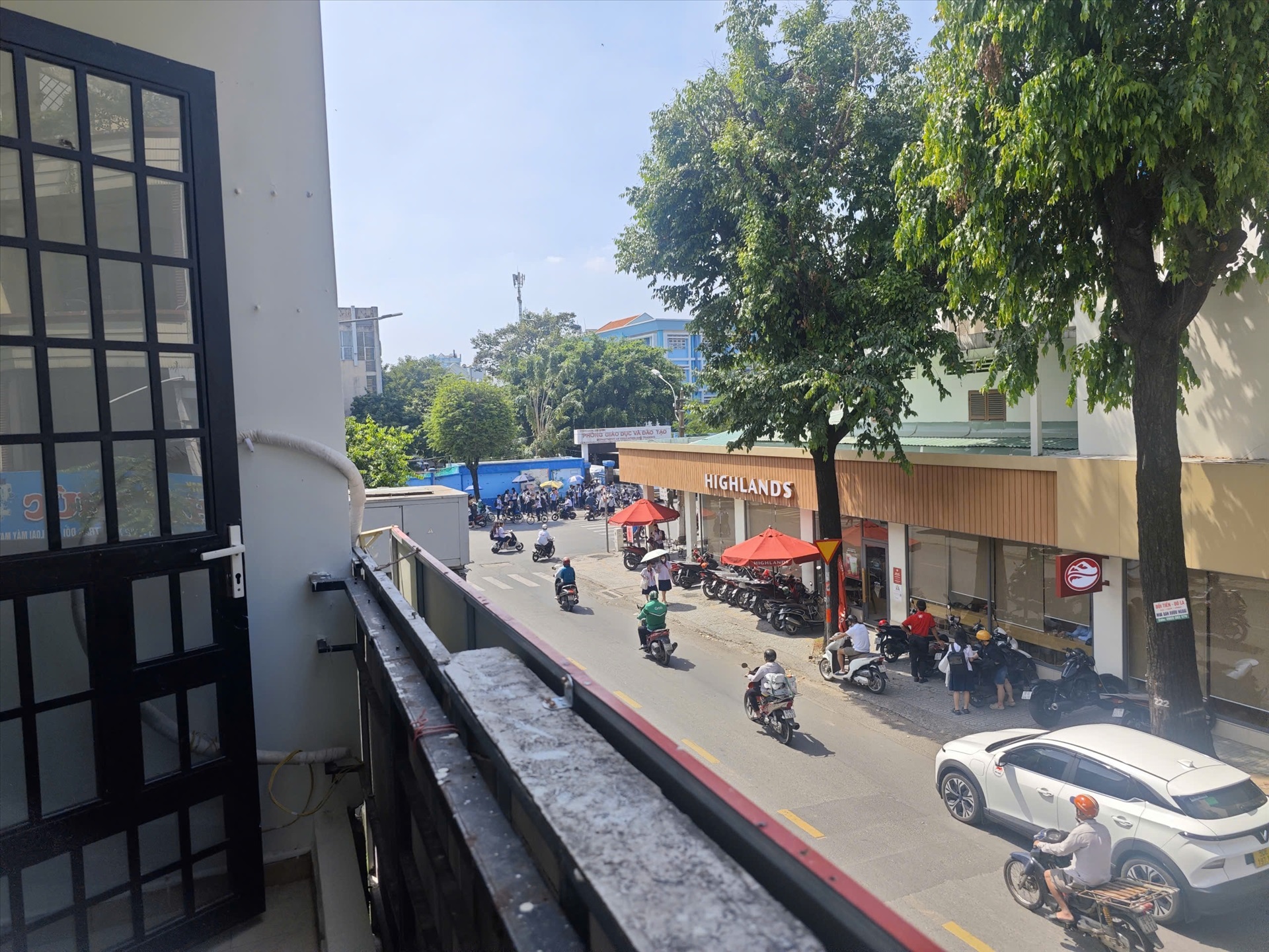 Phòng trọ Studio 42m2 tại MC House Nguyễn Thái Bình - Tân Bình - Ban công