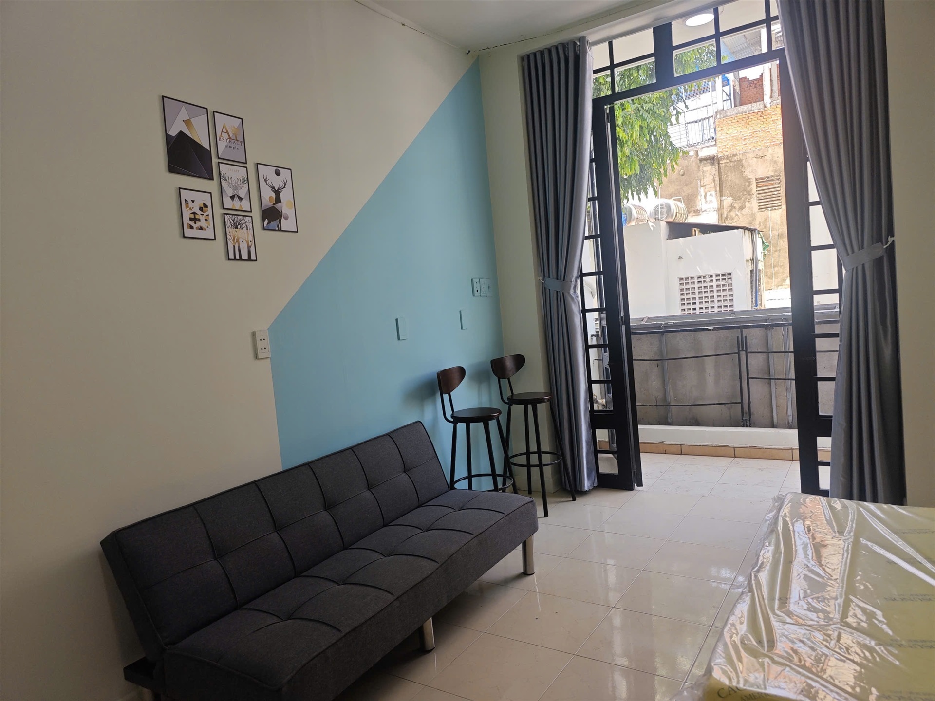 Phòng trọ Studio 42m2 tại MC House Nguyễn Thái Bình - Tân Bình - Phòng khách