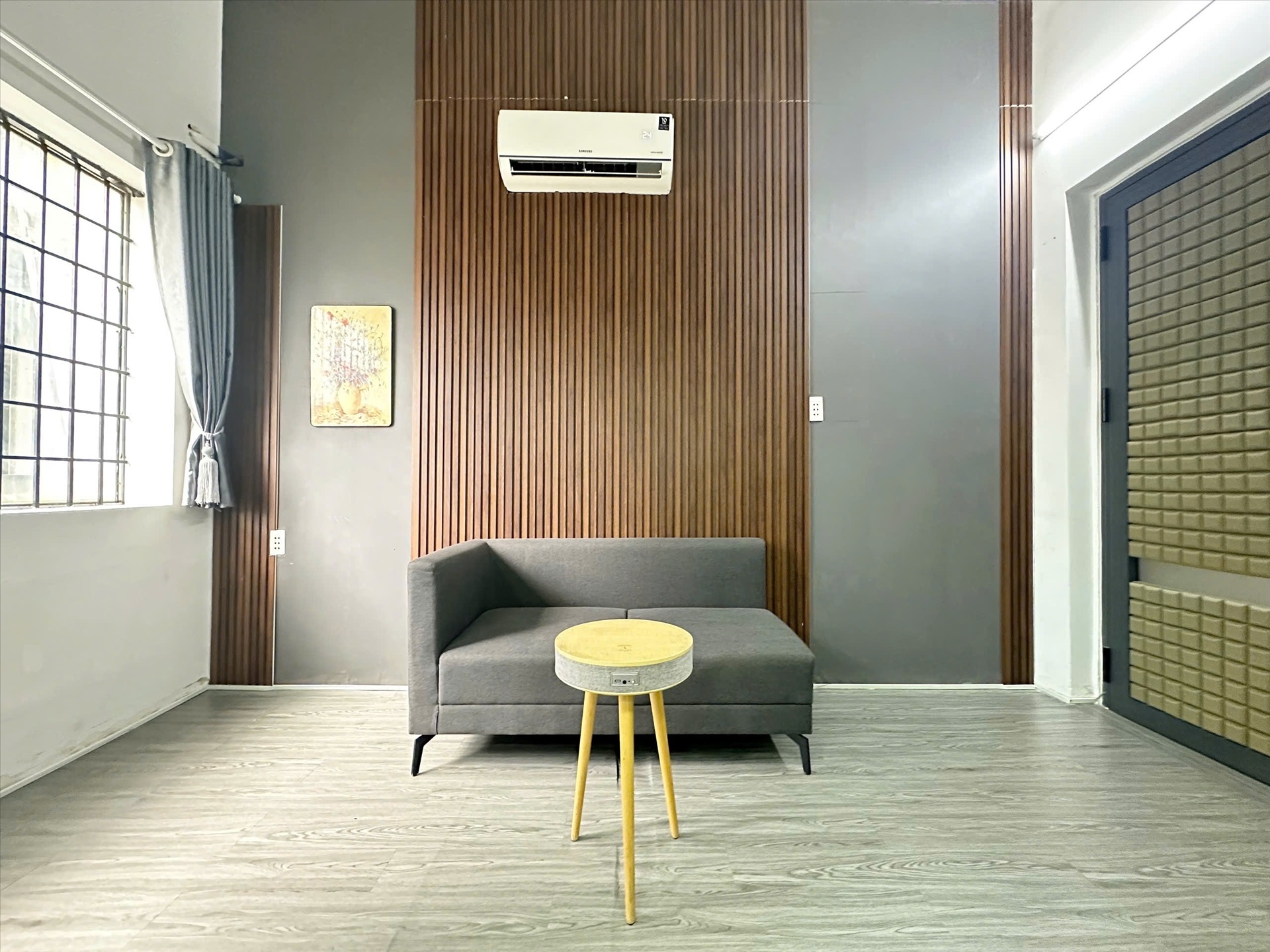 Phòng trọ Duplex 45m2 tại Huy Thịnh Apartment Phó Đức Chính - Quận 1 - Phòng khách