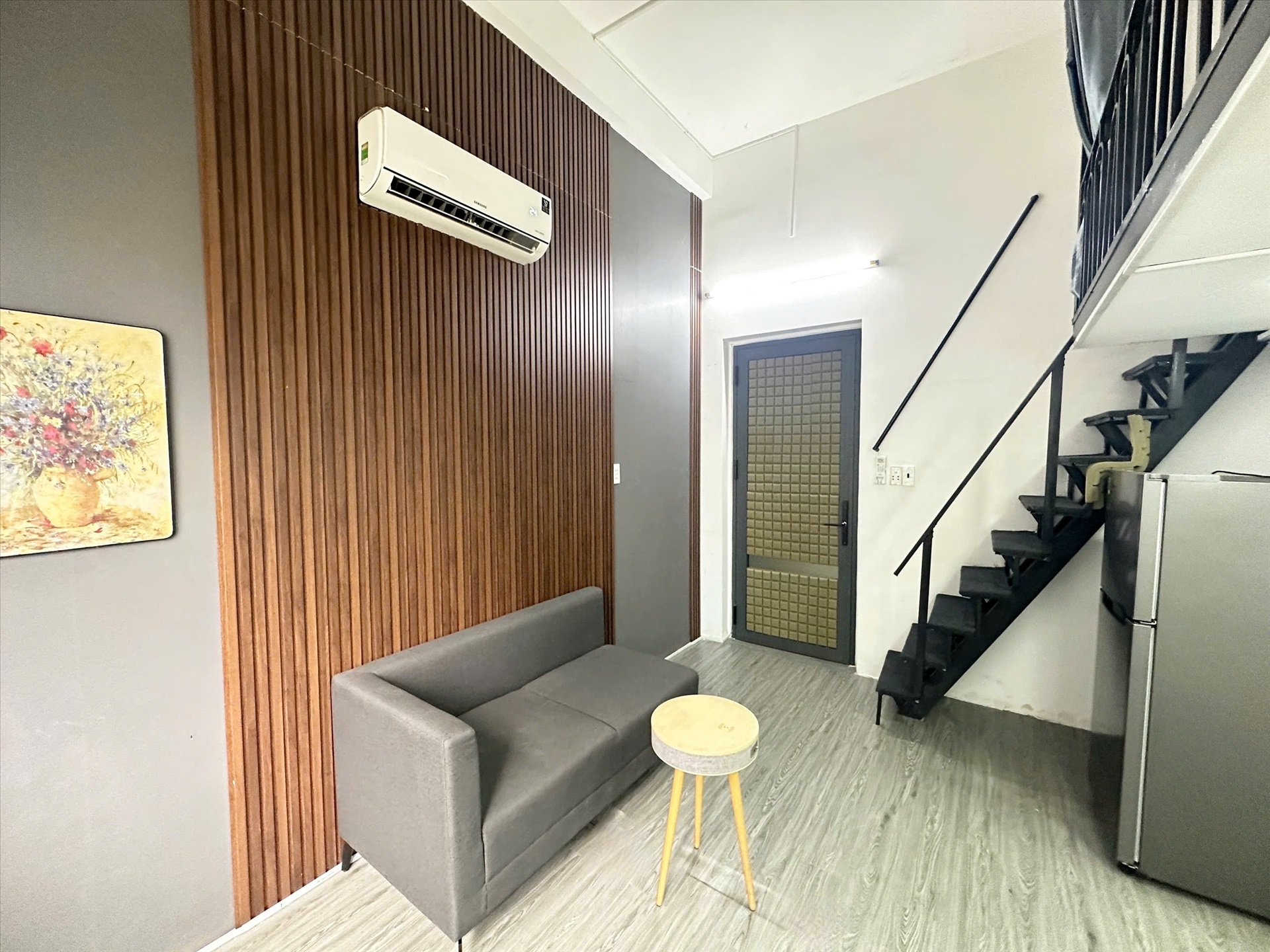 Phòng trọ Duplex 45m2 tại Huy Thịnh Apartment Phó Đức Chính - Quận 1 - Phòng khách