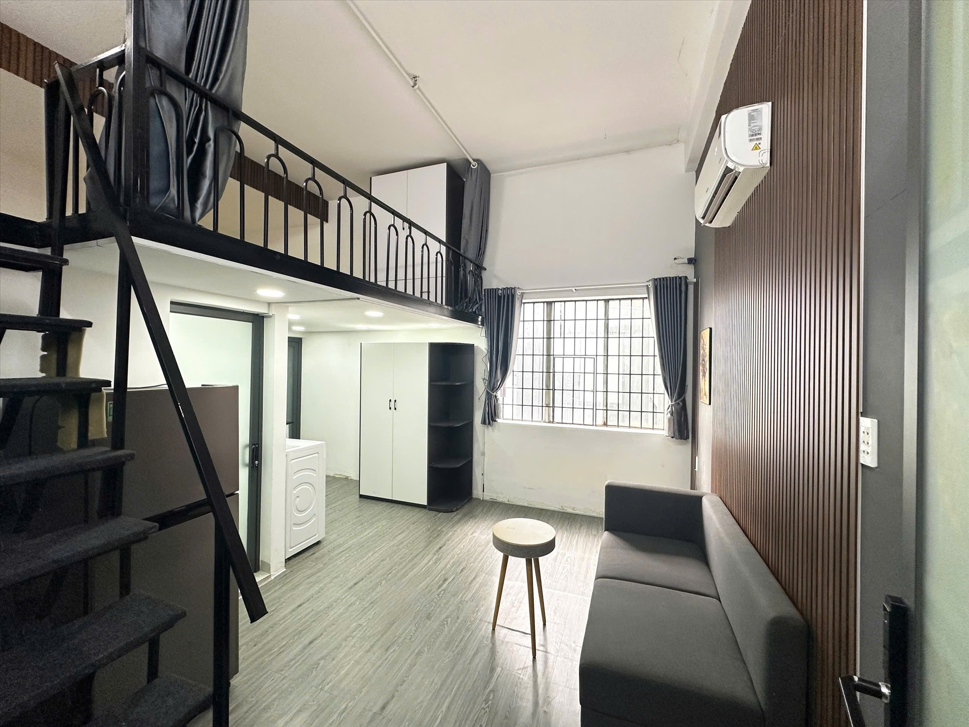 Phòng trọ Duplex 45m2 tại Huy Thịnh Apartment Phó Đức Chính - Quận 1 - Phòng khách