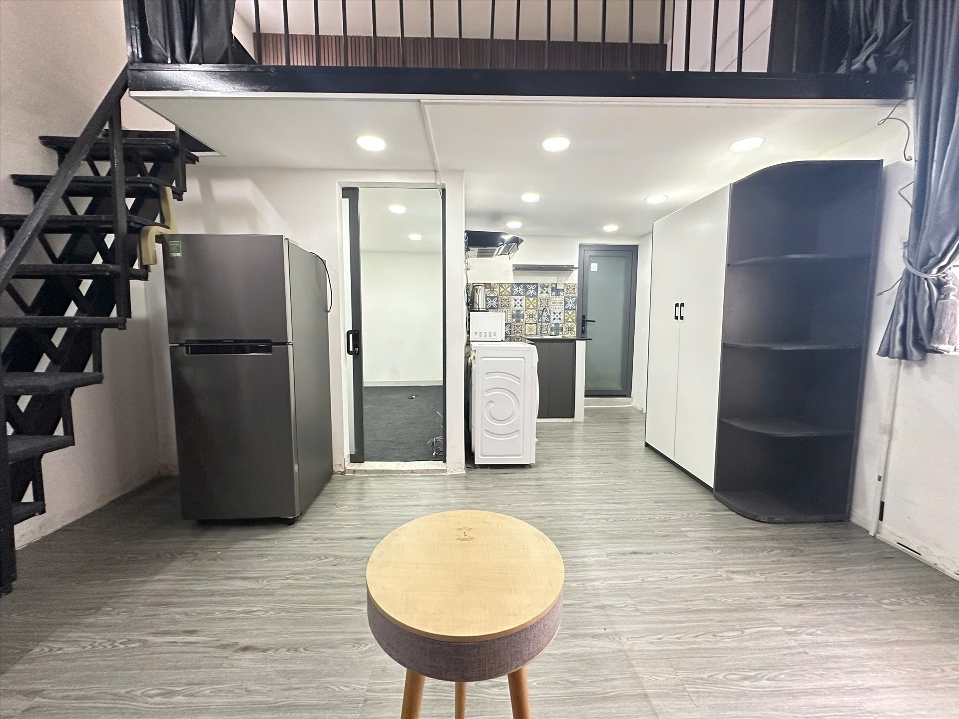 Phòng trọ Duplex 45m2 tại Huy Thịnh Apartment Phó Đức Chính - Quận 1 - Phòng khách