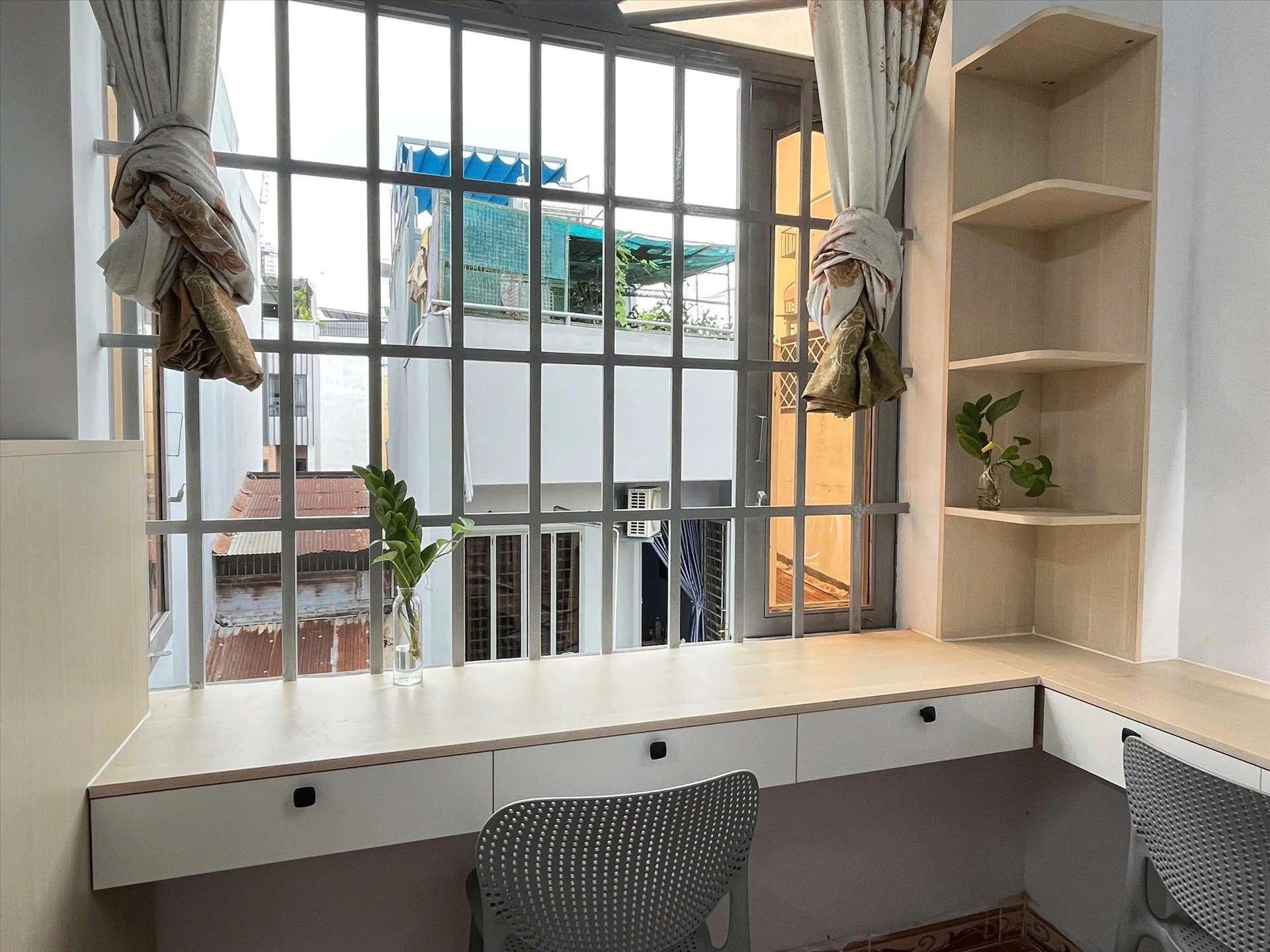 Phòng trọ Studio 20m2 tại AT Home Phan Xích Long - Phú Nhuận - Góc làm việc