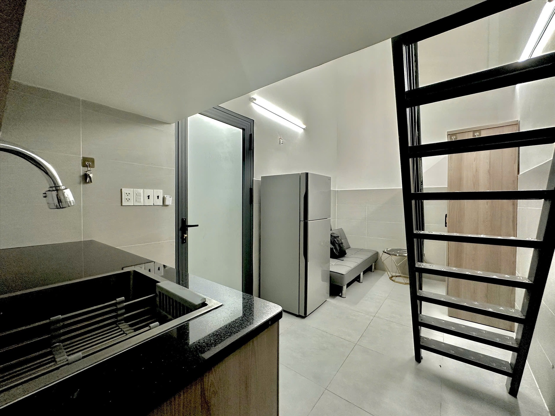 Phòng trọ Duplex 20m2 tại Jinjoo Home Trường Sa - Bình Thạnh - Phòng khách