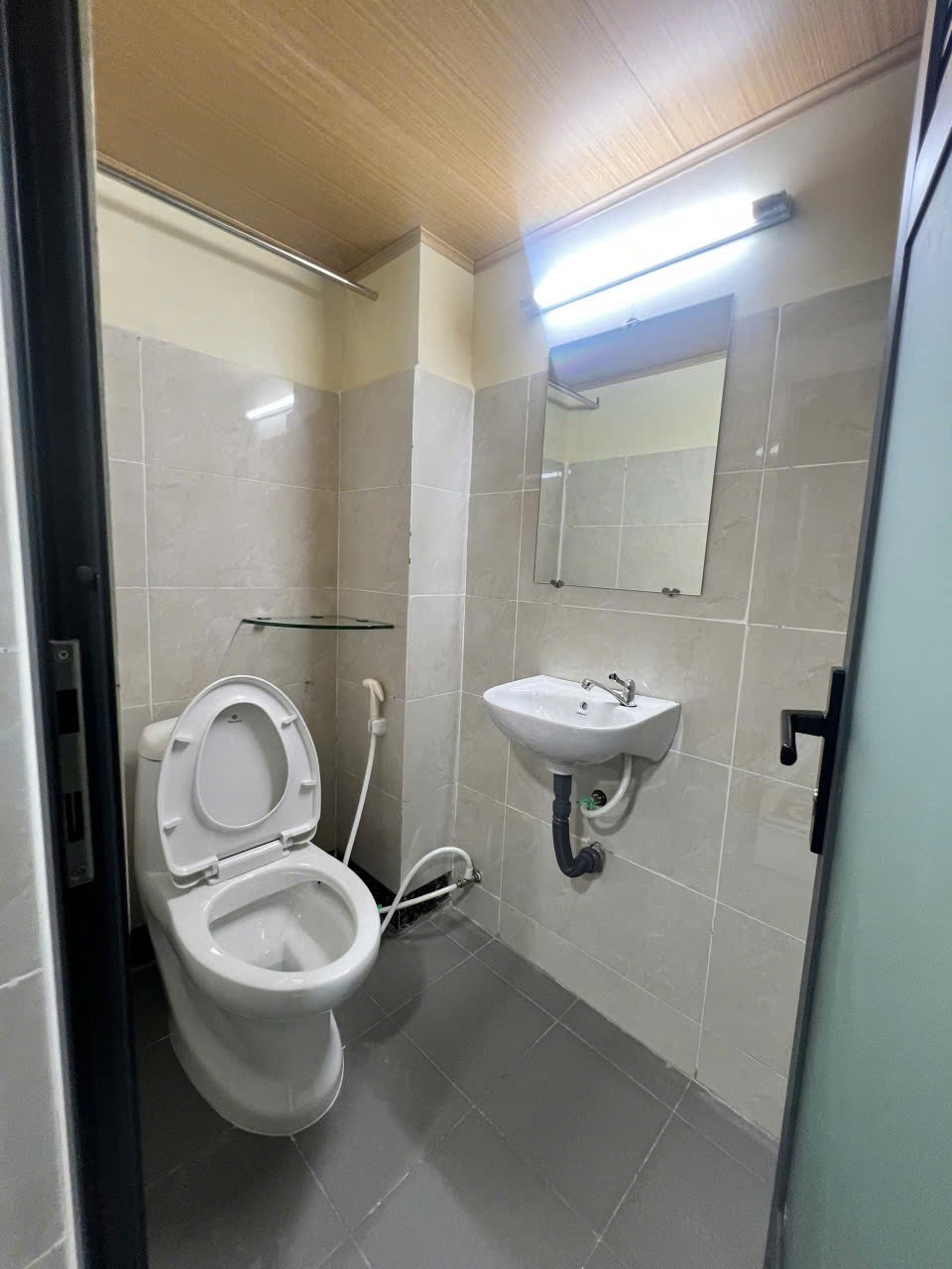 Phòng trọ Duplex 25m2 tại QA Room Bùi Đình Tuý - Bình Thạnh  - Phòng tắm