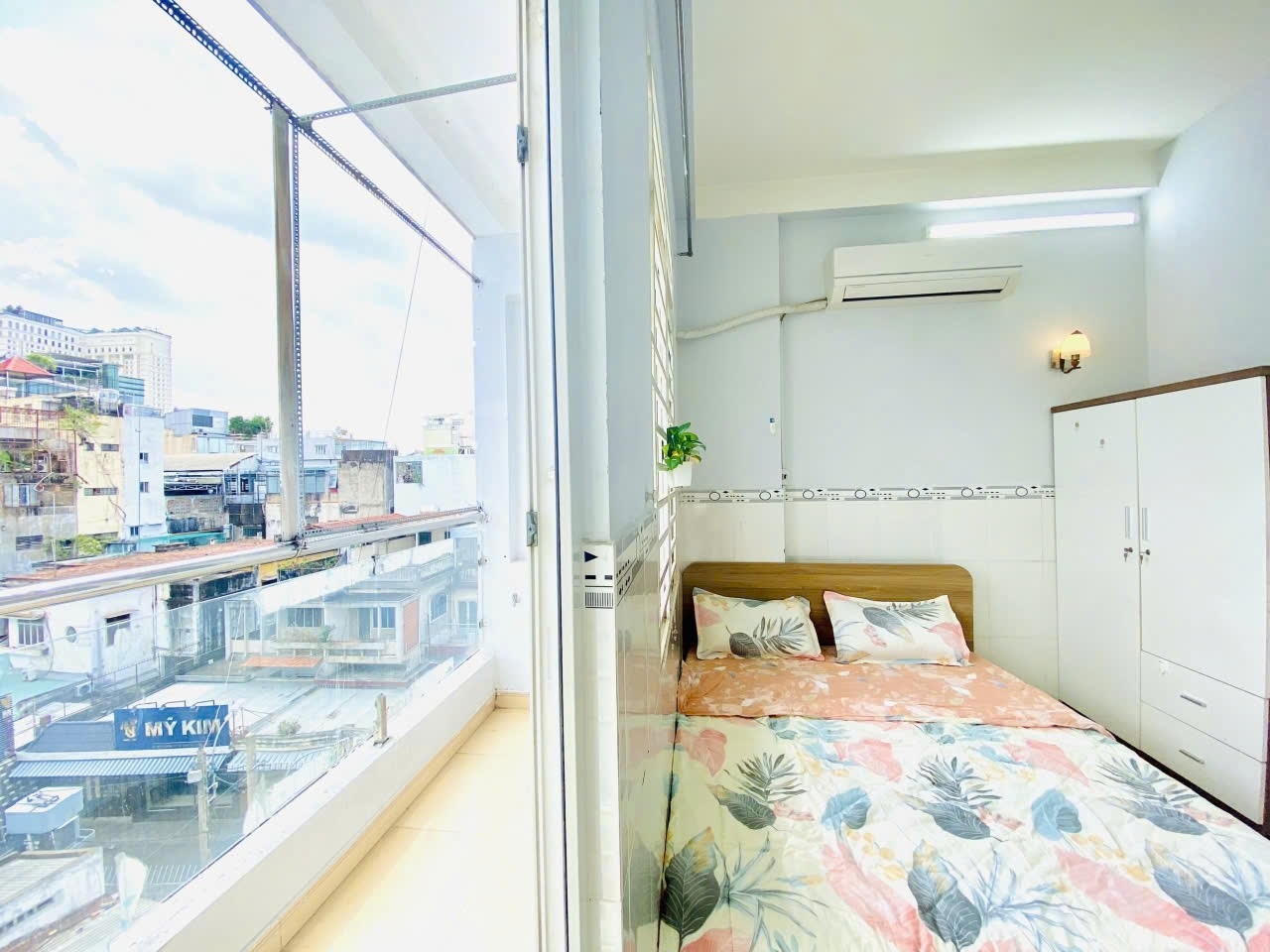 Phòng trọ Saigontro Mã Lộ - Quận 1 - Phòng (*)