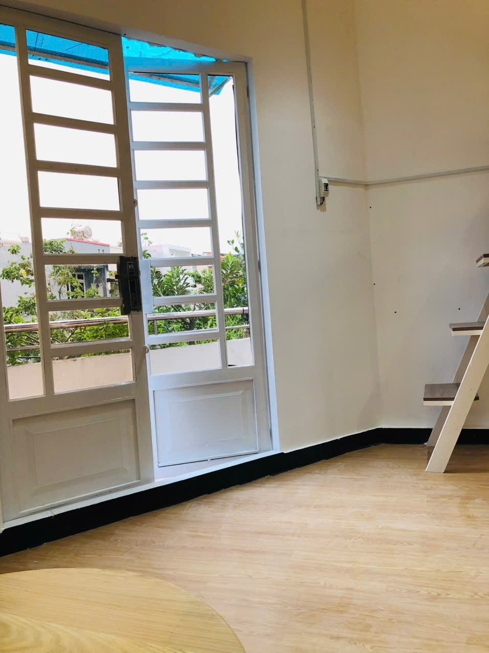 Phòng trọ Duplex 25m2 tại Jinjoo Home Đặng Thuỳ Trâm - Bình Thạnh - Phòng khách