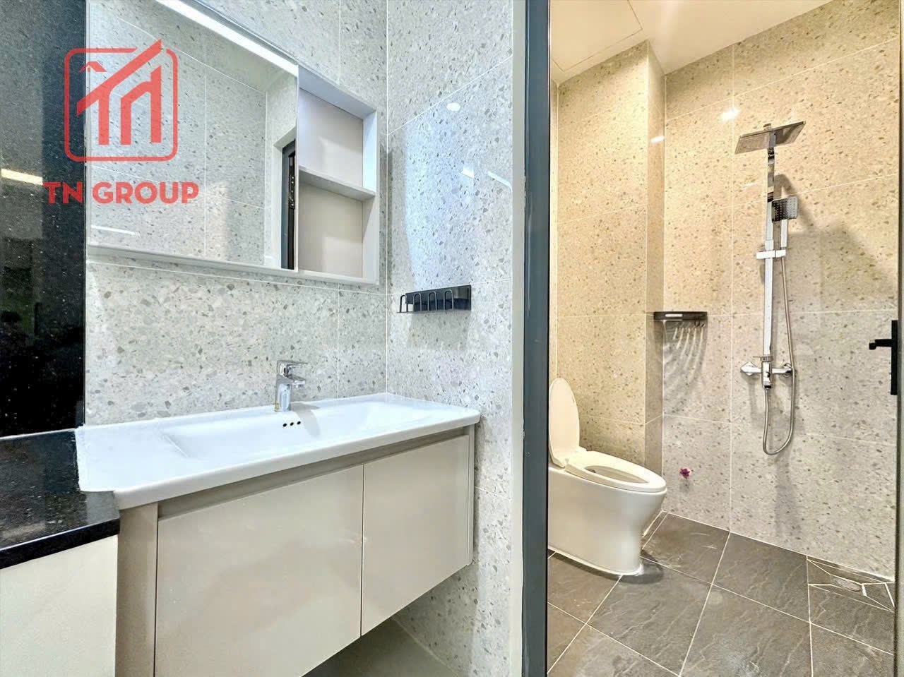 Phòng trọ Studio 30m2 tại QN Group Đào Duy Anh - Phú Nhuận  - Phòng tắm