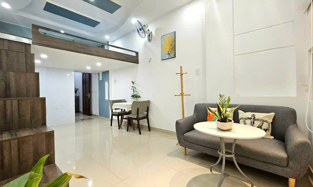 Phòng trọ Duplex 30m2 tại QN Group Nguyễn Thiện Thuật - Quận 3 - Phòng khách