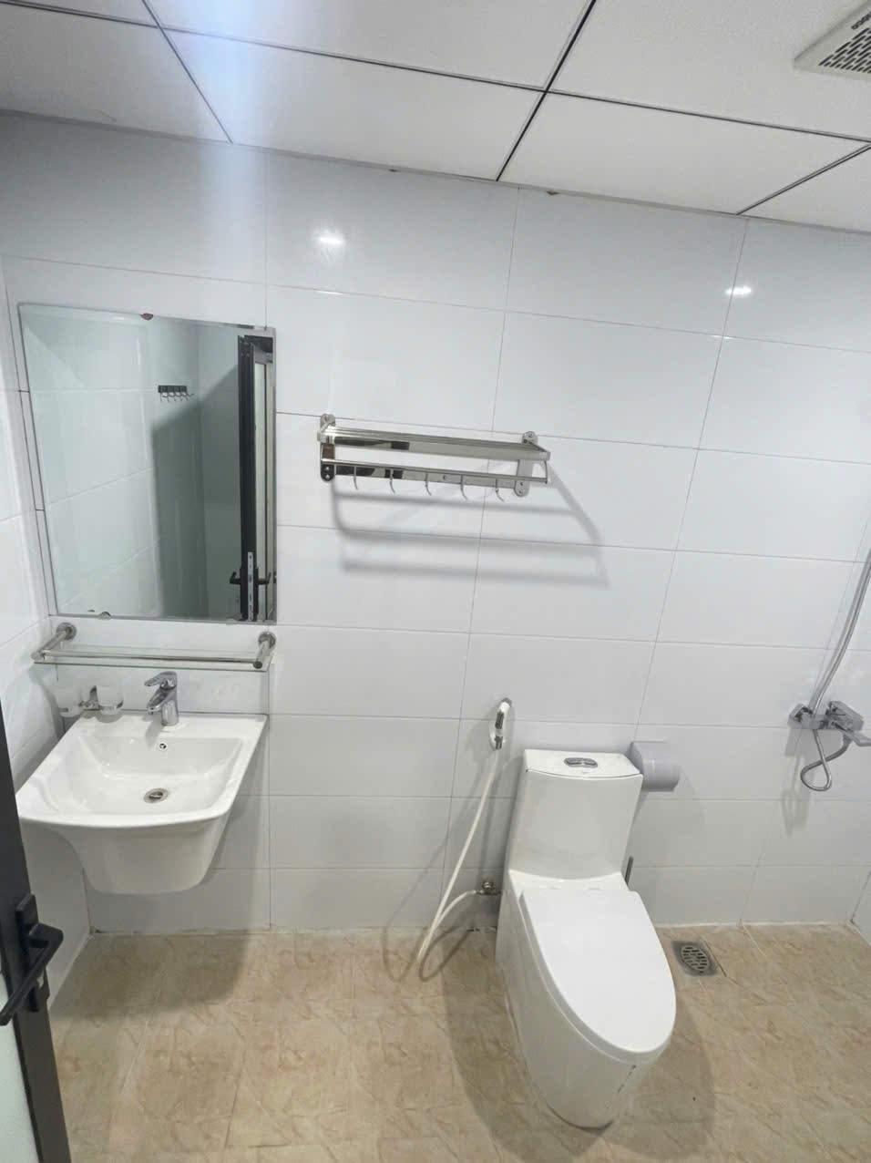 Phòng trọ Studio 30m2 tại CTC Home Hoàng Cầu - Đống Đa - Phòng tắm