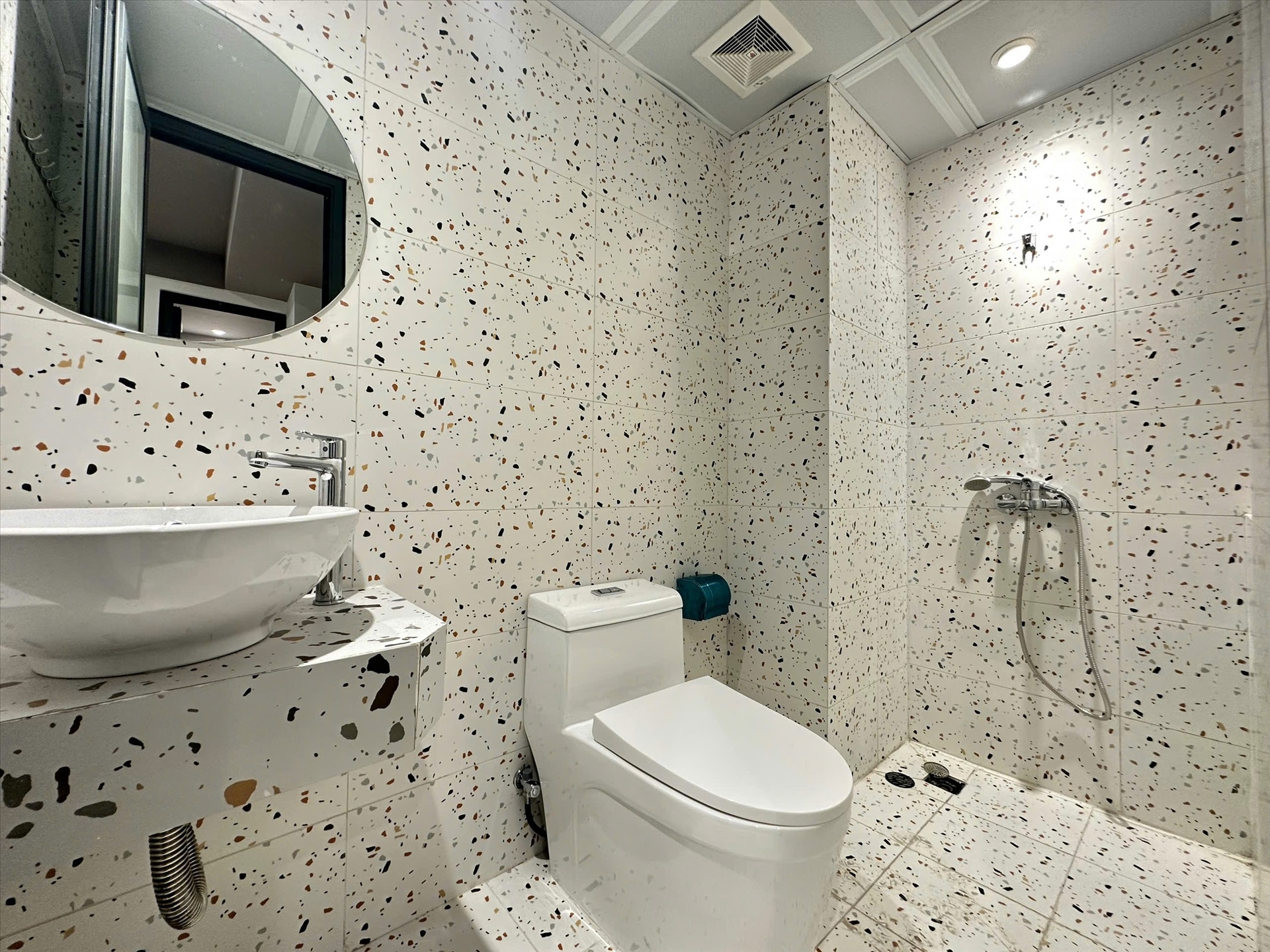 Phòng trọ Studio 25m2 tại CTC Home Tây Sơn - Đống Đa - Phòng tắm