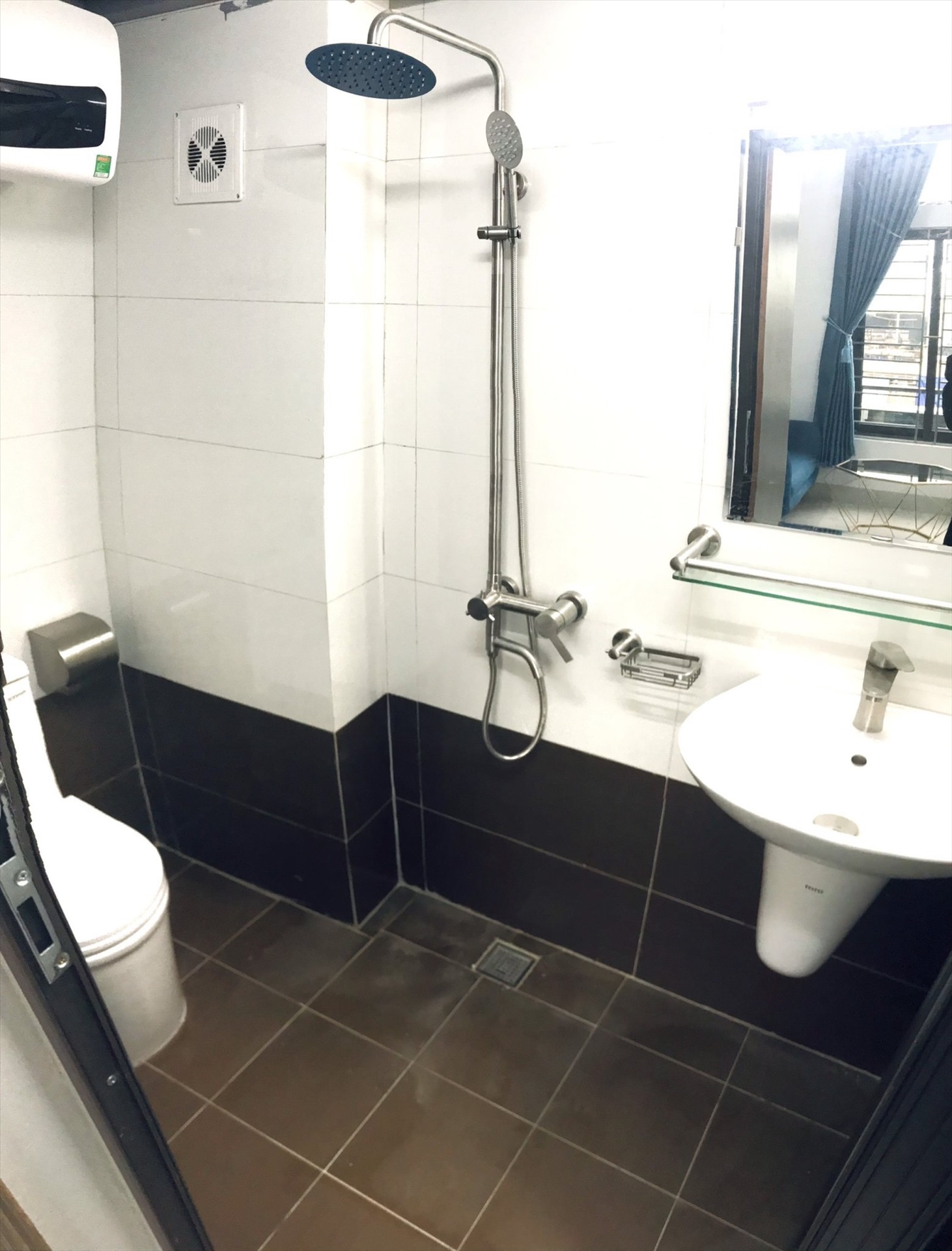 Phòng trọ Duplex 30m2 tại TT House 3 Nguyễn Khánh Toàn - Cầu Giấy - Phòng tắm