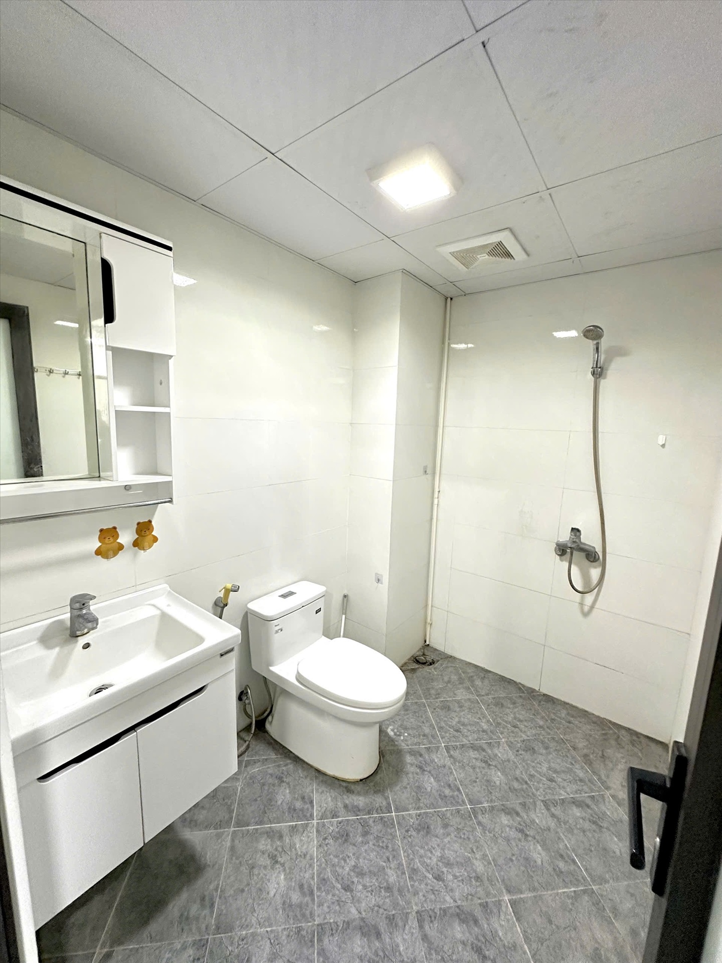 Phòng trọ Studio 30m2 tại TT House 3 Đường Láng - Đống Đa - Phòng tắm