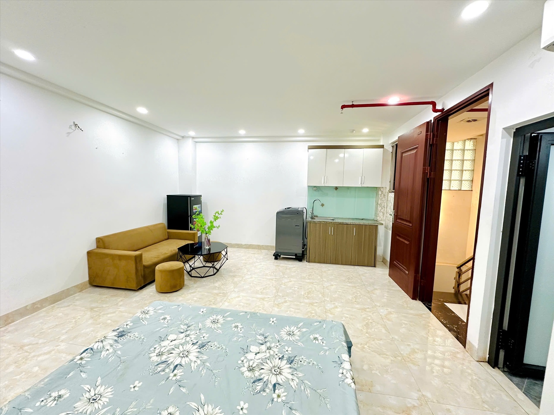 Phòng trọ Studio 30m2 tại TT House 3 Đường Láng - Đống Đa - Phòng khách