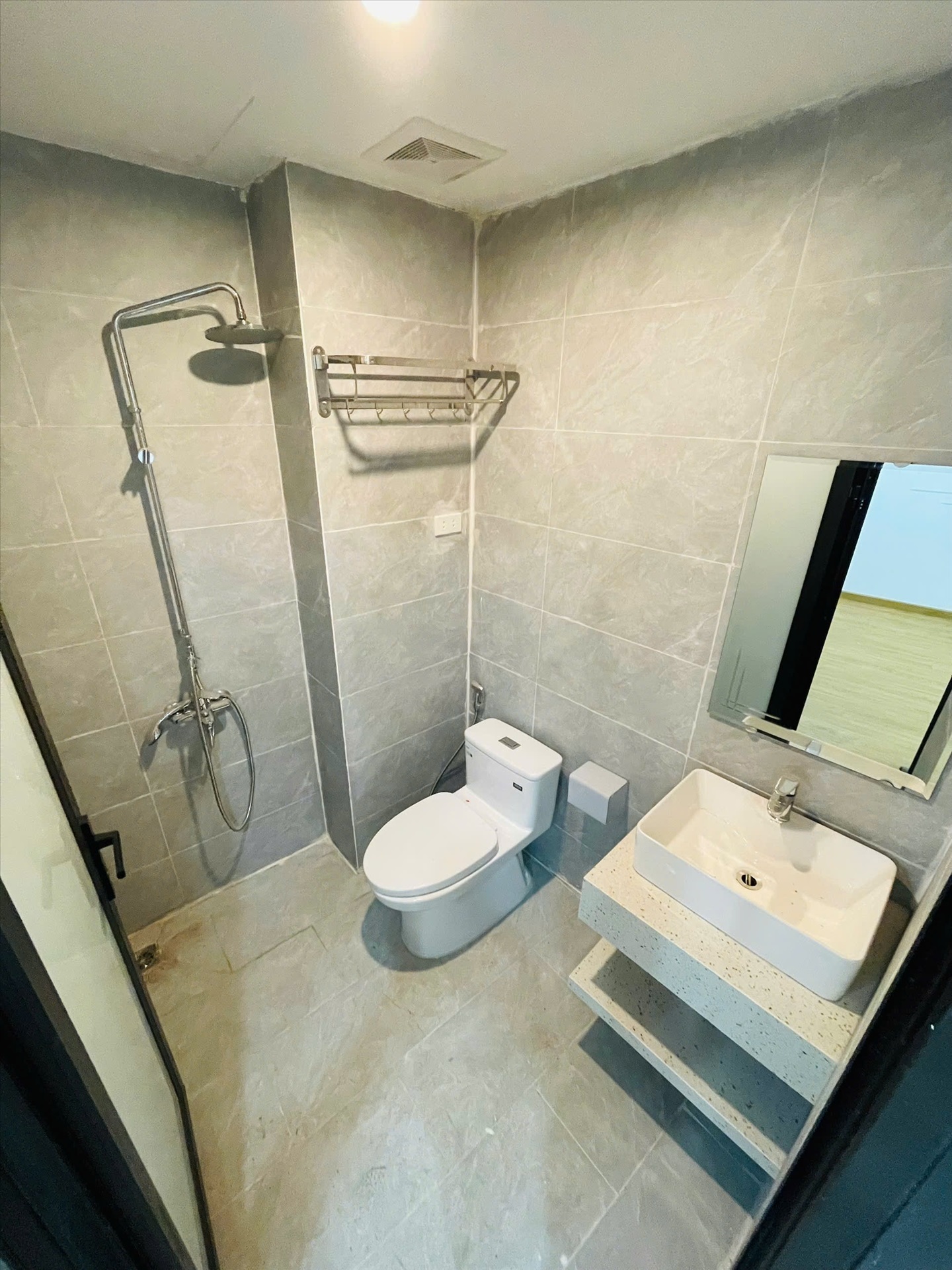 Phòng trọ 2 Phòng ngủ 70m2 tại Airstay Yên Lạc - Hai Bà Trưng - Phòng tắm