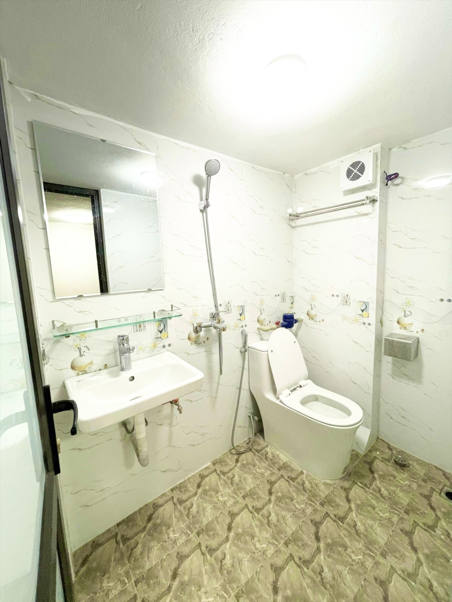 Phòng trọ Duplex 25m2 tại BP Home 2 Yên Hòa - Cầu Giấy - Phòng tắm