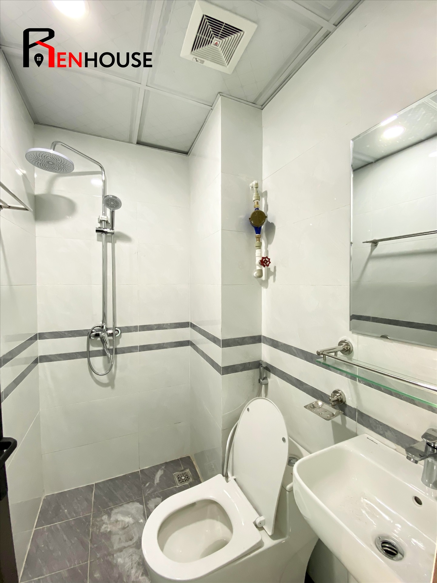 Phòng trọ Studio 22m2 tại RENHOUSE An Dương Vương - Tây Hồ - Phòng tắm