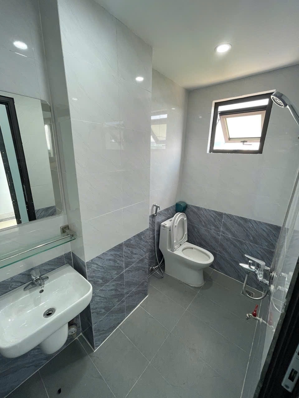 Phòng trọ Studio 25m2 tại LM Land 2 Trịnh Văn Bô - Nam Từ Liêm - Phòng tắm