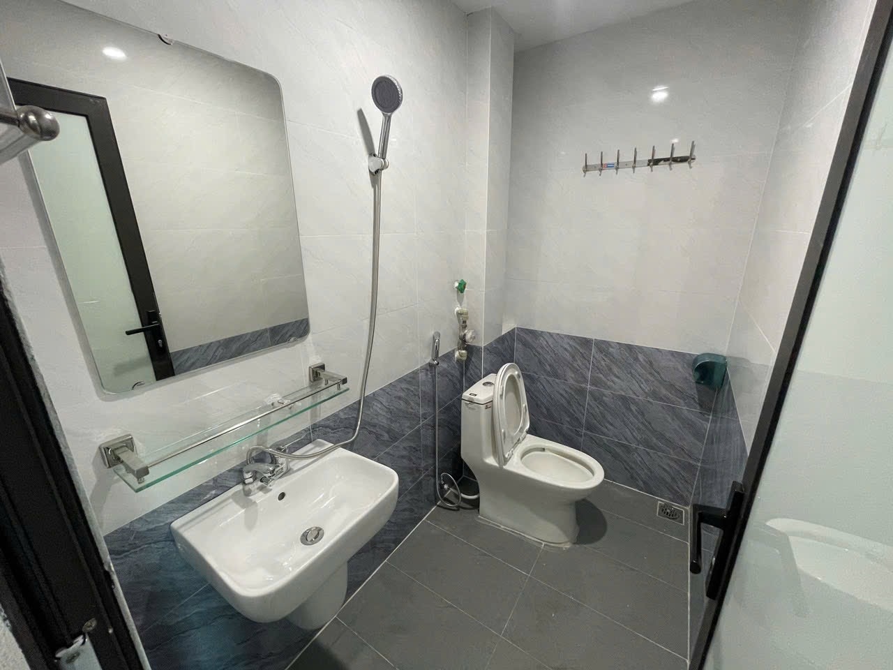 Phòng trọ Studio 25m2 tại LM Land 2 Trịnh Văn Bô - Nam Từ Liêm - Phòng tắm