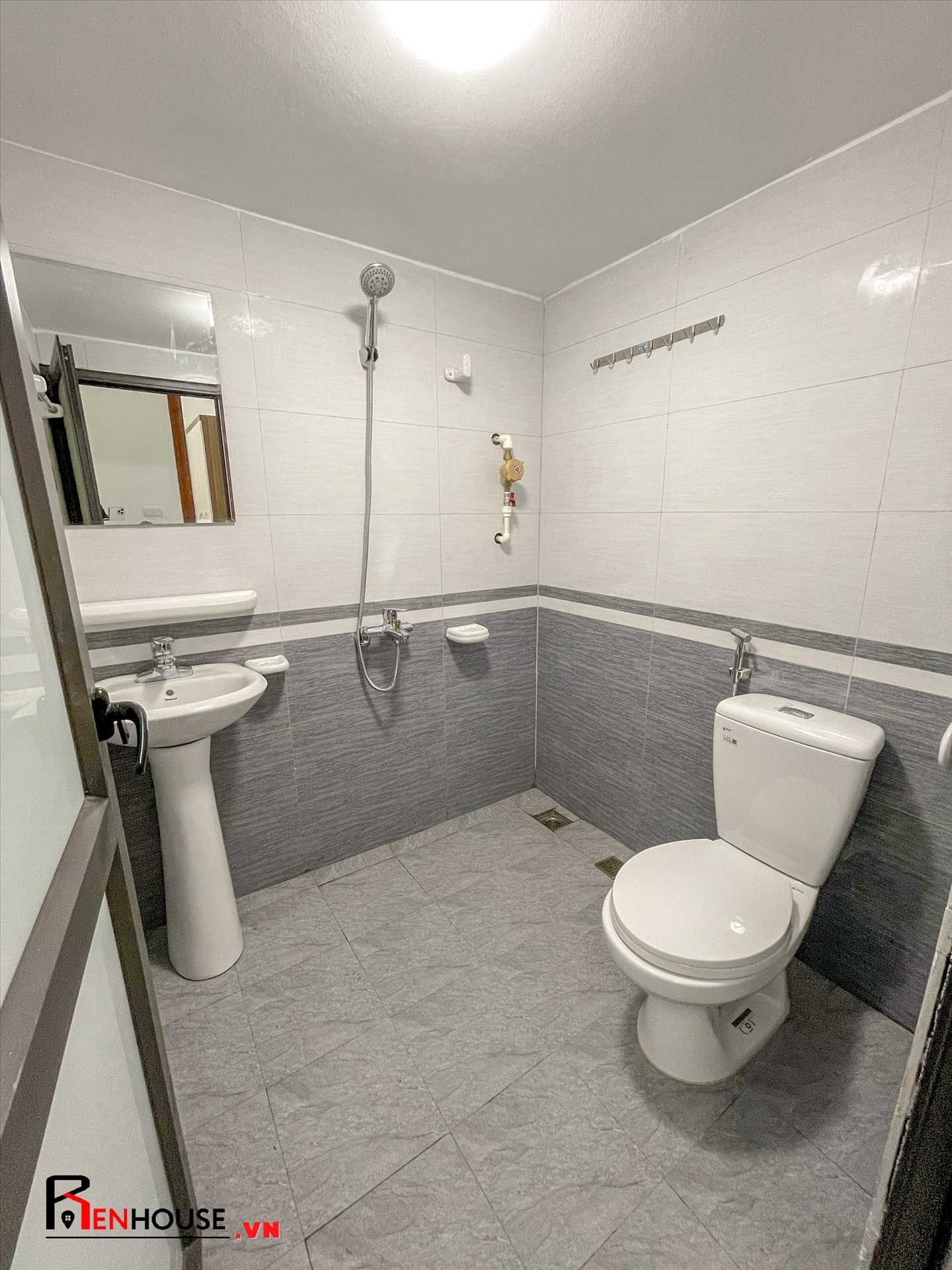 Phòng trọ 1 Phòng ngủ 35m2 tại RenHouse 2 Đại Lộ Thăng Long - Nam Từ Liêm - Phòng tắm