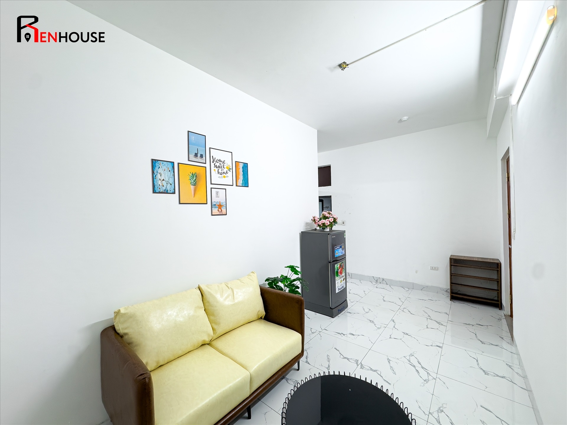 Phòng trọ 1 Phòng ngủ 35m2 tại RenHouse 2 Đại Lộ Thăng Long - Nam Từ Liêm - Phòng khách