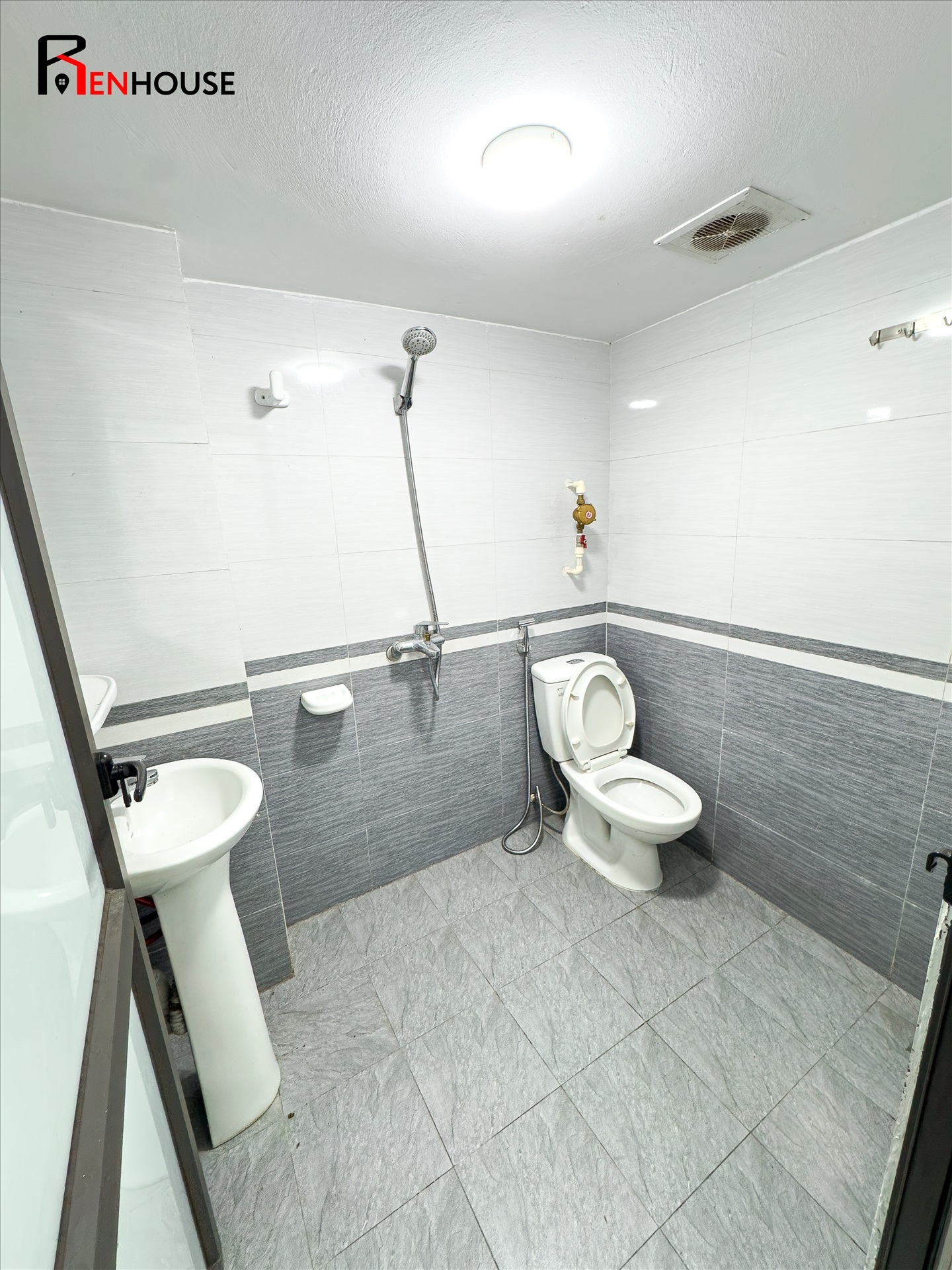 Phòng trọ 1 Phòng ngủ 35m2 tại RenHouse 2 Đại Lộ Thăng Long - Nam Từ Liêm - Phòng tắm