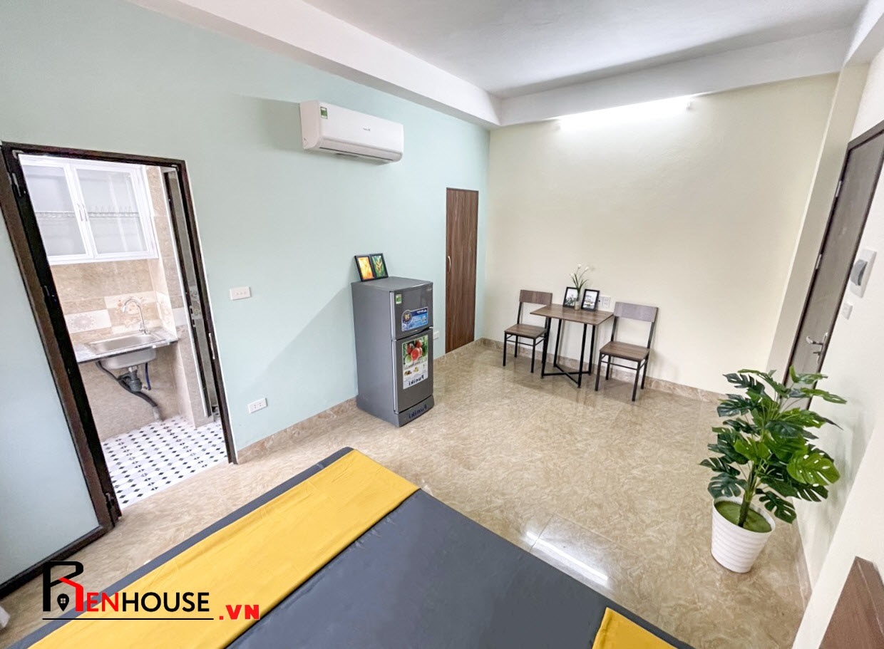 Phòng trọ Studio 30m2 tại RenHouse Trần Thái Tông - Cầu Giấy - Phòng khách