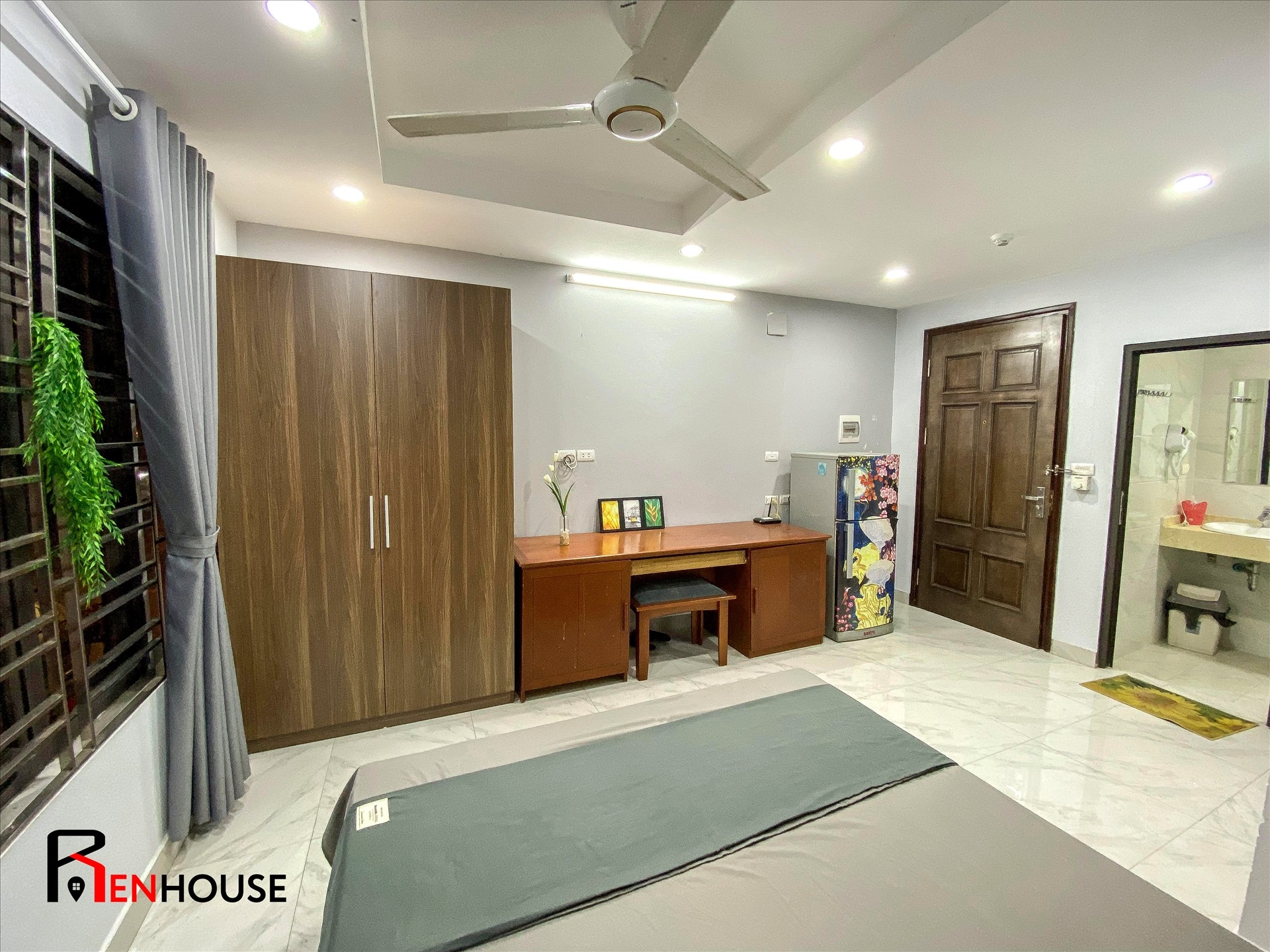 Phòng trọ Studio 30m2 tại RenHouse Đình Thôn - Nam Từ Liêm - Góc làm việc