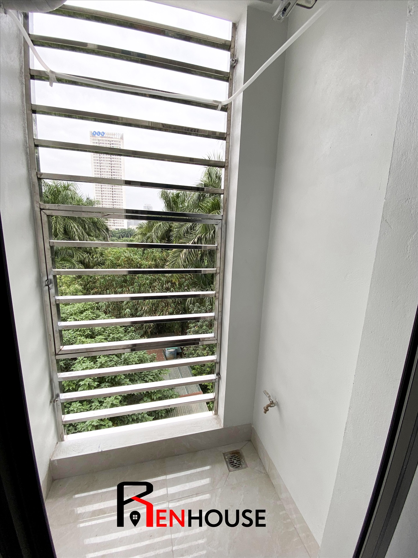 Phòng trọ Studio 28m2 tại RenHouse 4 Mỹ Đình - Nam Từ Liêm - Ban công