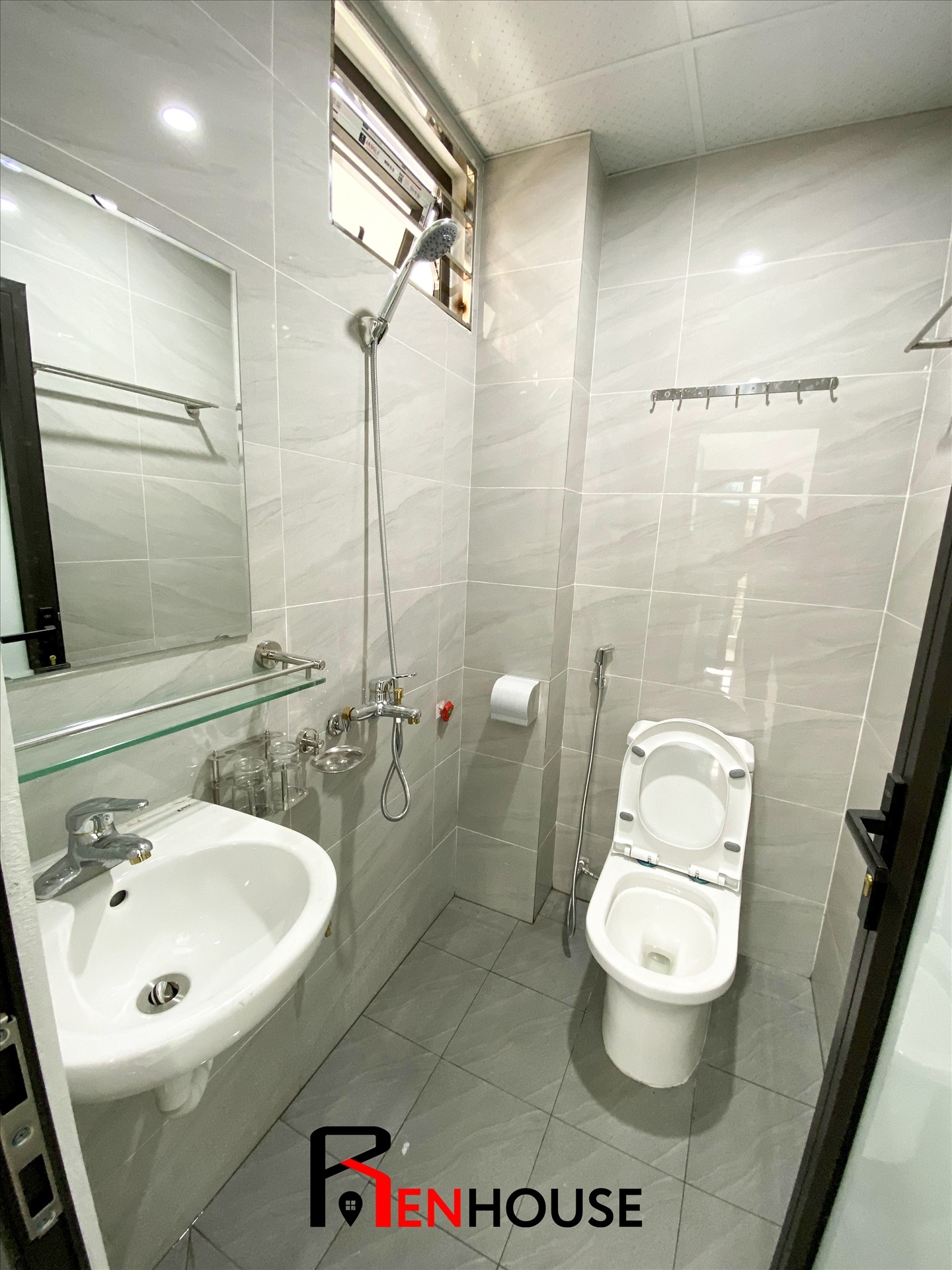 Phòng trọ Studio 28m2 tại RenHouse 4 Mỹ Đình - Nam Từ Liêm - Phòng tắm