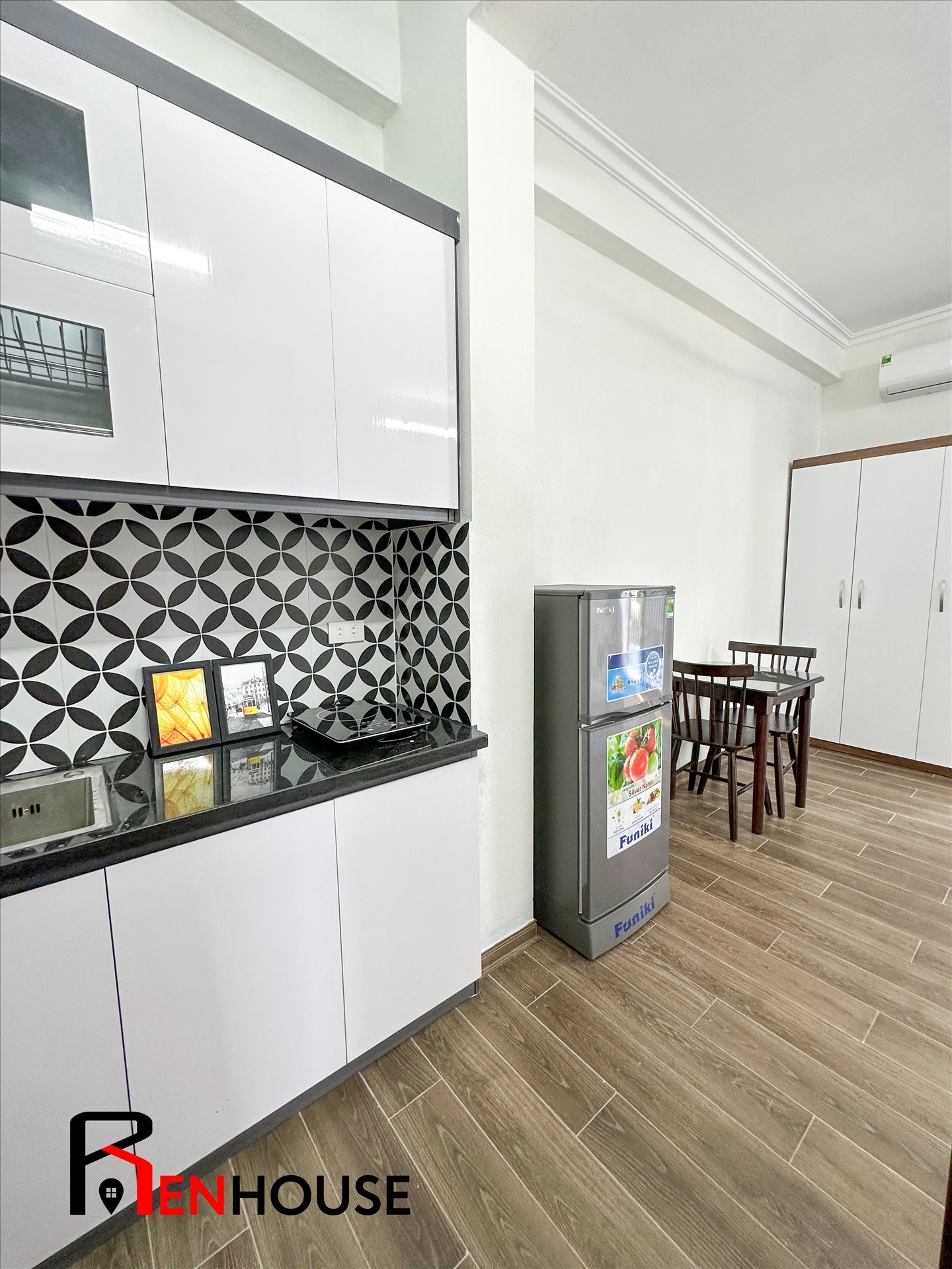 Phòng trọ Studio 30m2 tại RenHouse Hồ Tùng Mậu - Bắc Từ Liêm - Phòng bếp