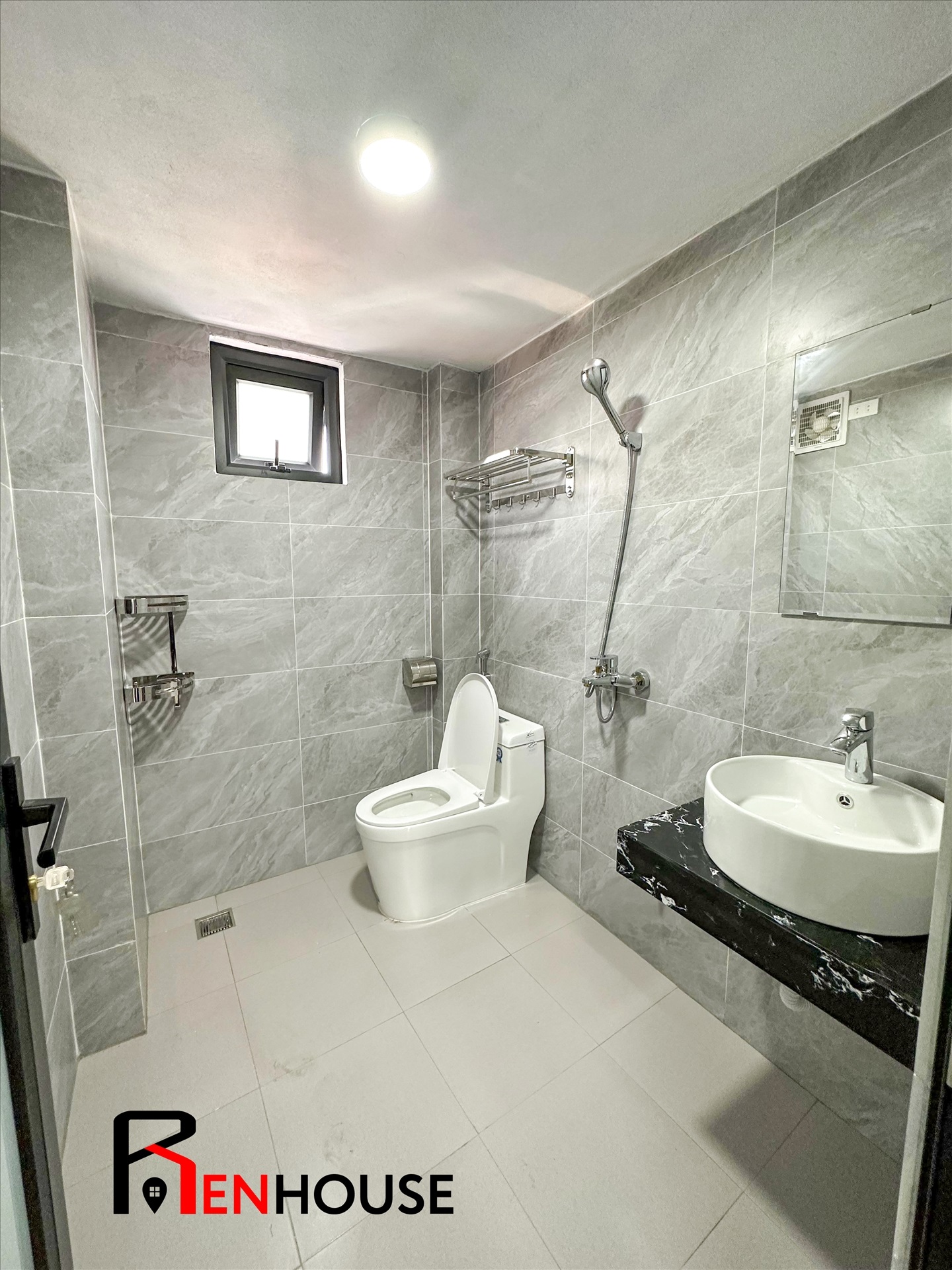 Phòng trọ Studio 30m2 tại RenHouse Hồ Tùng Mậu - Bắc Từ Liêm - Phòng tắm