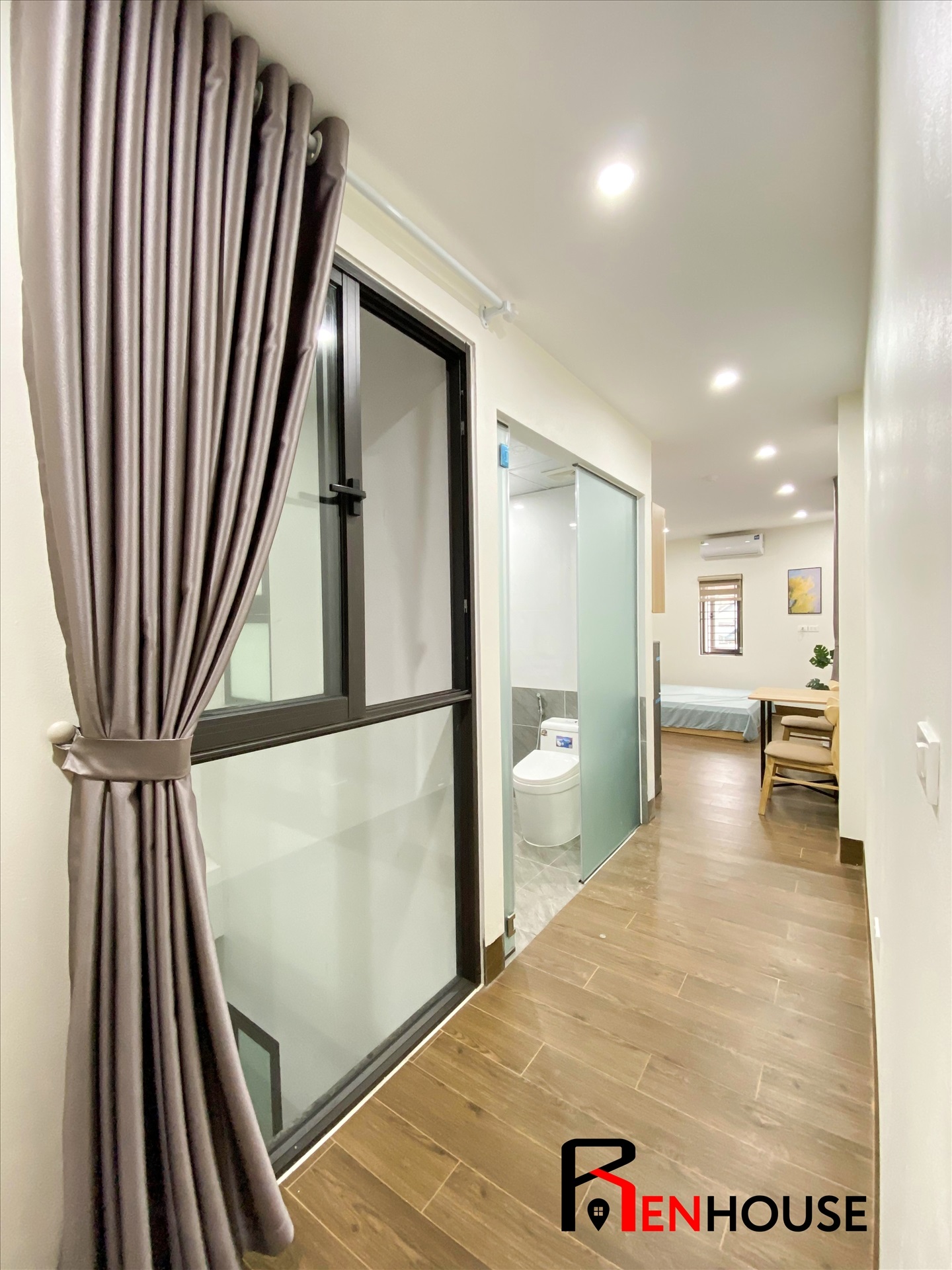 Phòng trọ Studio 28m2 tại RenHouse 4 Trần Thái Tông - Cầu Giấy - Phòng tắm