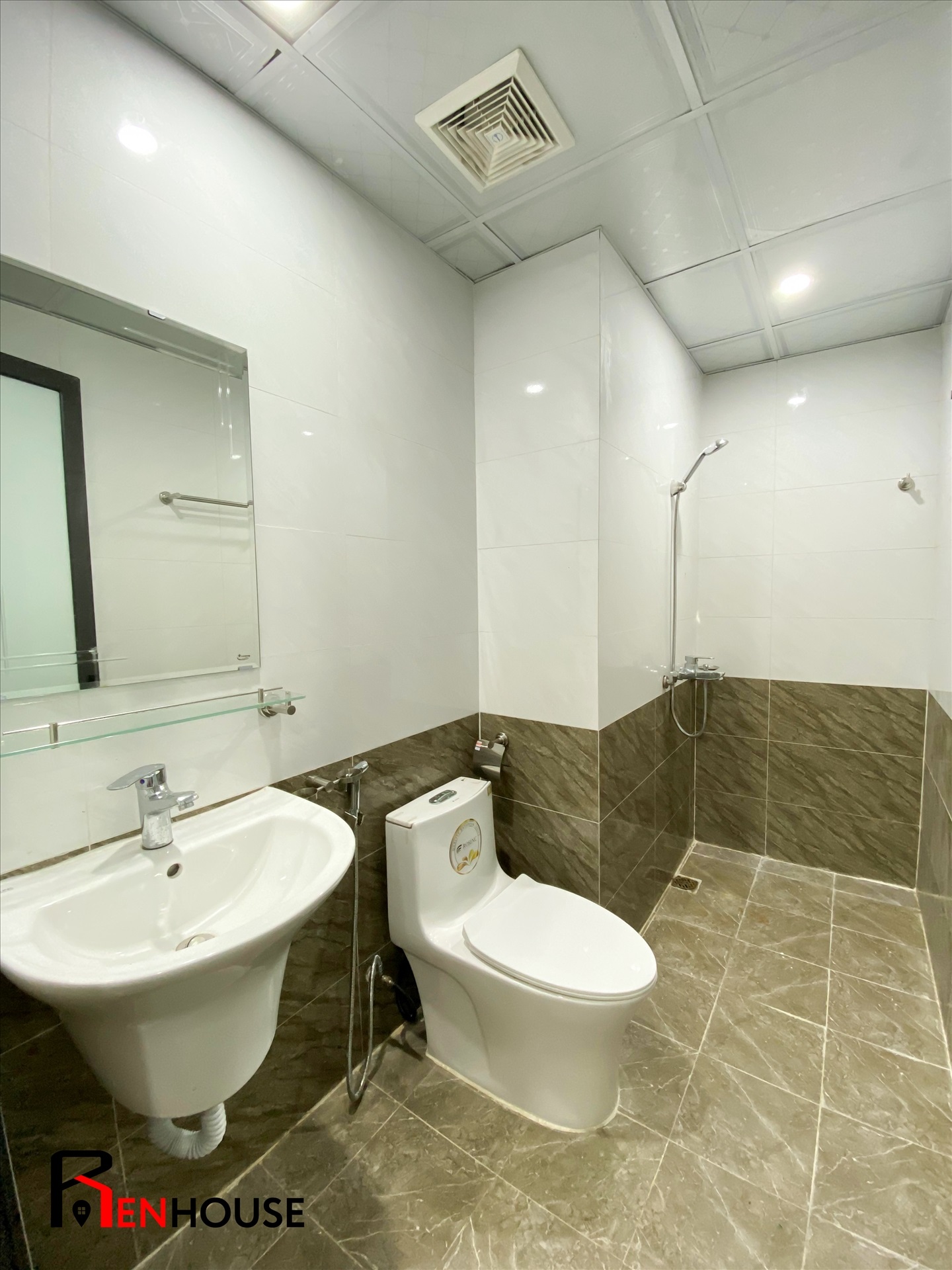 Phòng trọ 1 Phòng ngủ 31m2 tại RenHouse 4 Trần Thái Tông - Cầu Giấy - Phòng tắm