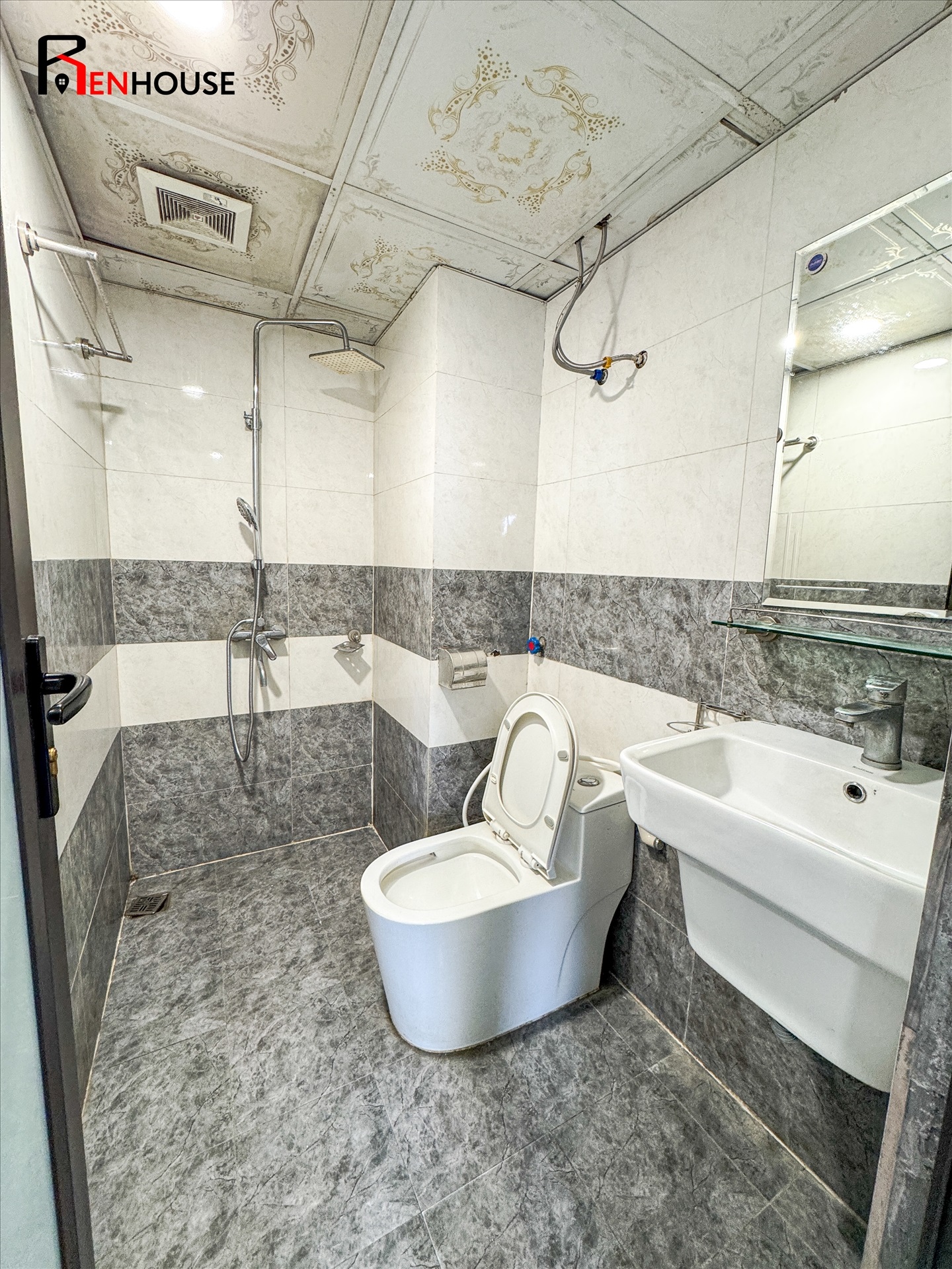 Phòng trọ Studio 25m2 tại RenHouse Phú Diễn - Bắc Từ Liêm - Phòng tắm