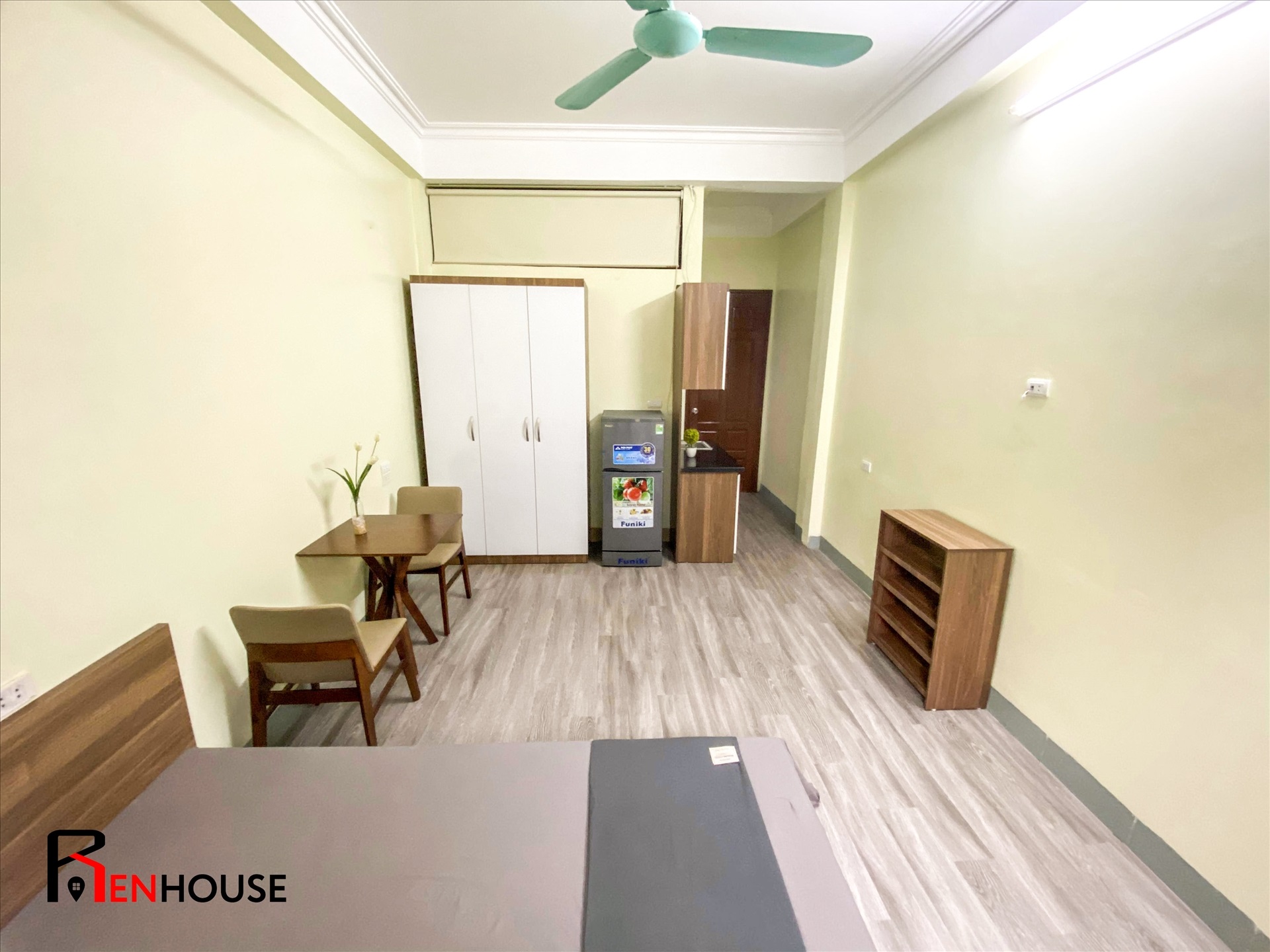 Phòng trọ Studio 28m2 tại RenHouse Dịch Vọng Hậu - Cầu Giấy - Phòng khách