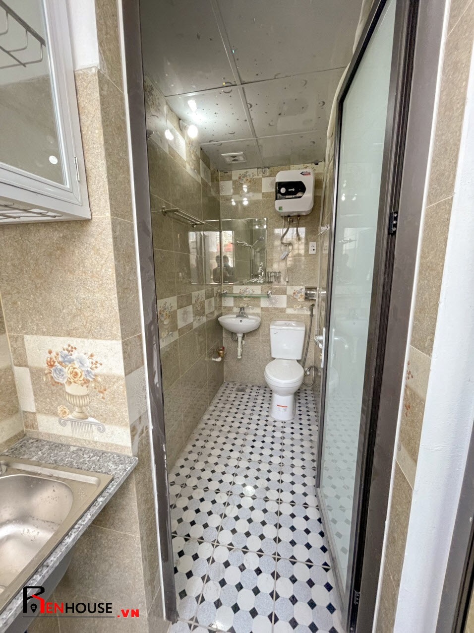 Phòng trọ Studio 30m2 tại RenHouse Trần Thái Tông - Cầu Giấy - Phòng tắm